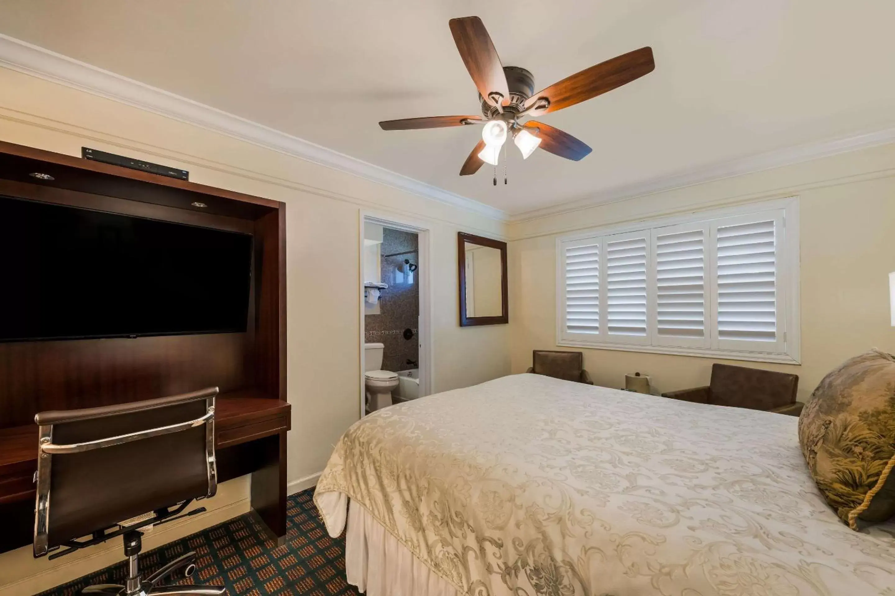 Bedroom, Bed in Clarion Collection Carmel Oaks Inn