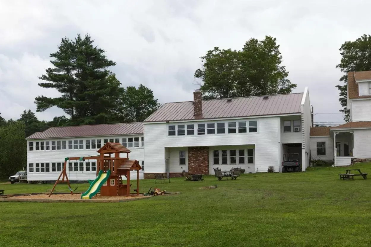 Property Building in Lake Shore Farm Inn