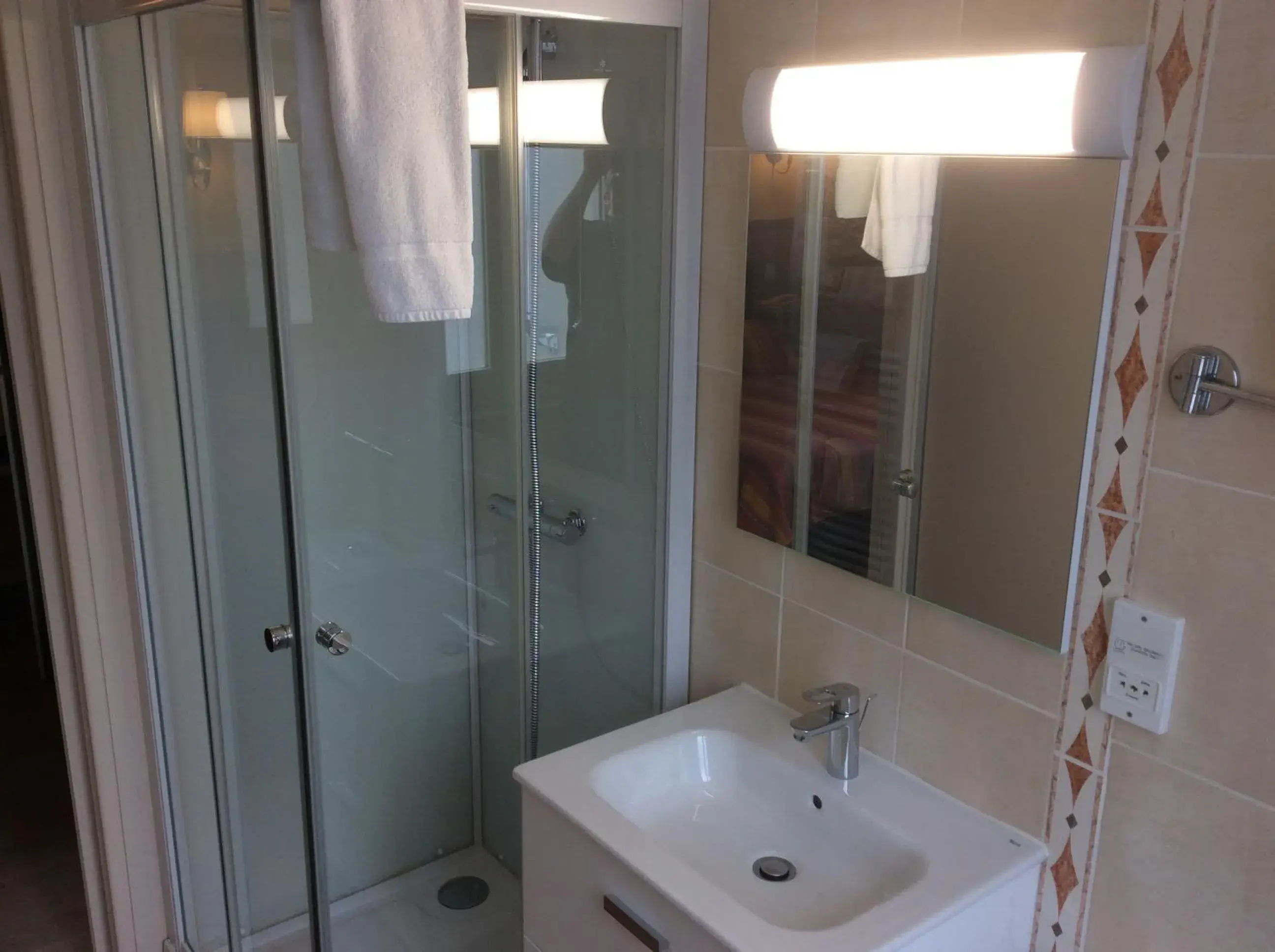 Logis Hotels- Auberge de la Tour - Hôtel et restaurant Logis Hotels- Auberge de la Tour - Hôtel et restaurant