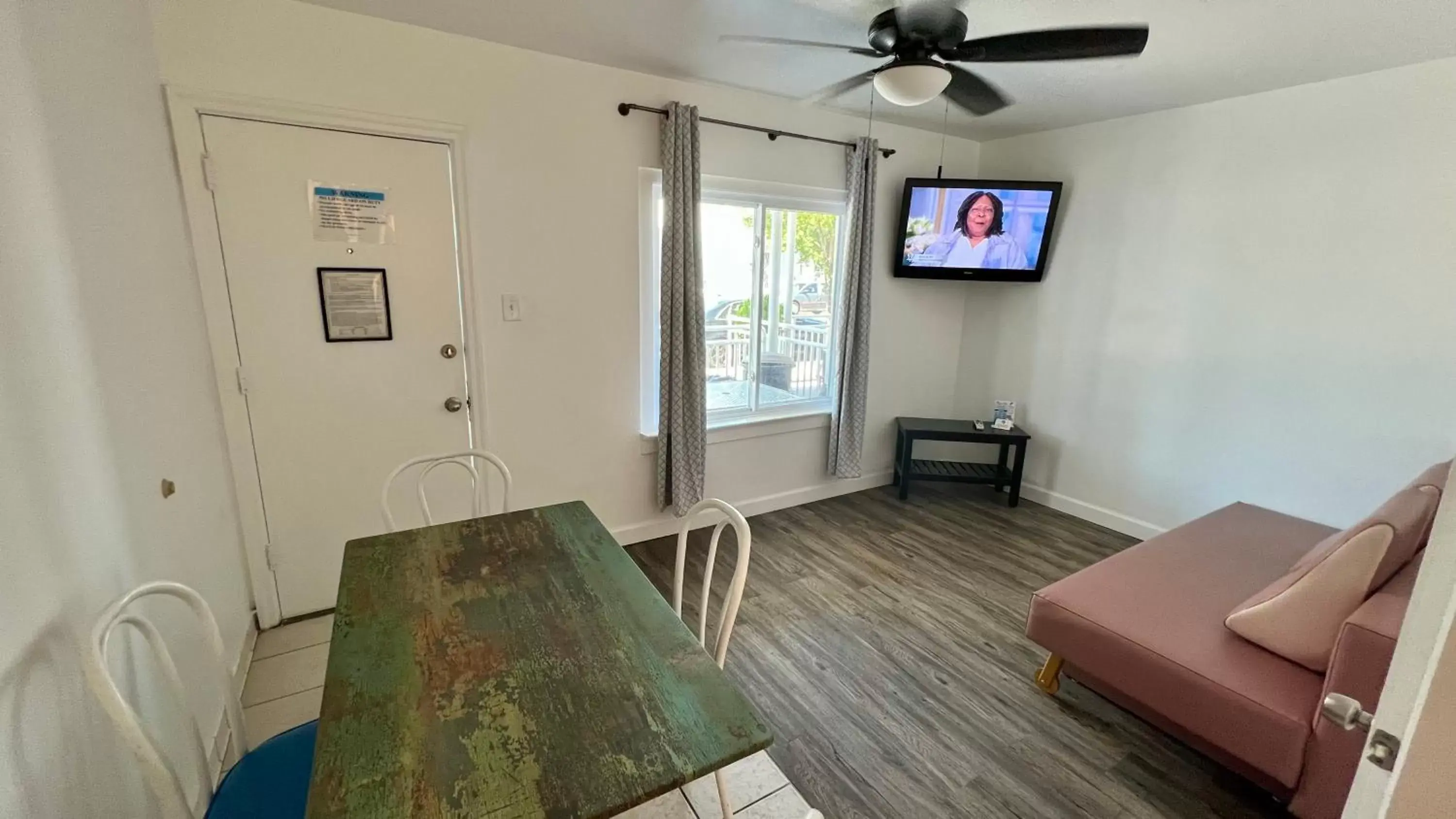 Living room, Seating Area in Riviera Resort & Suites