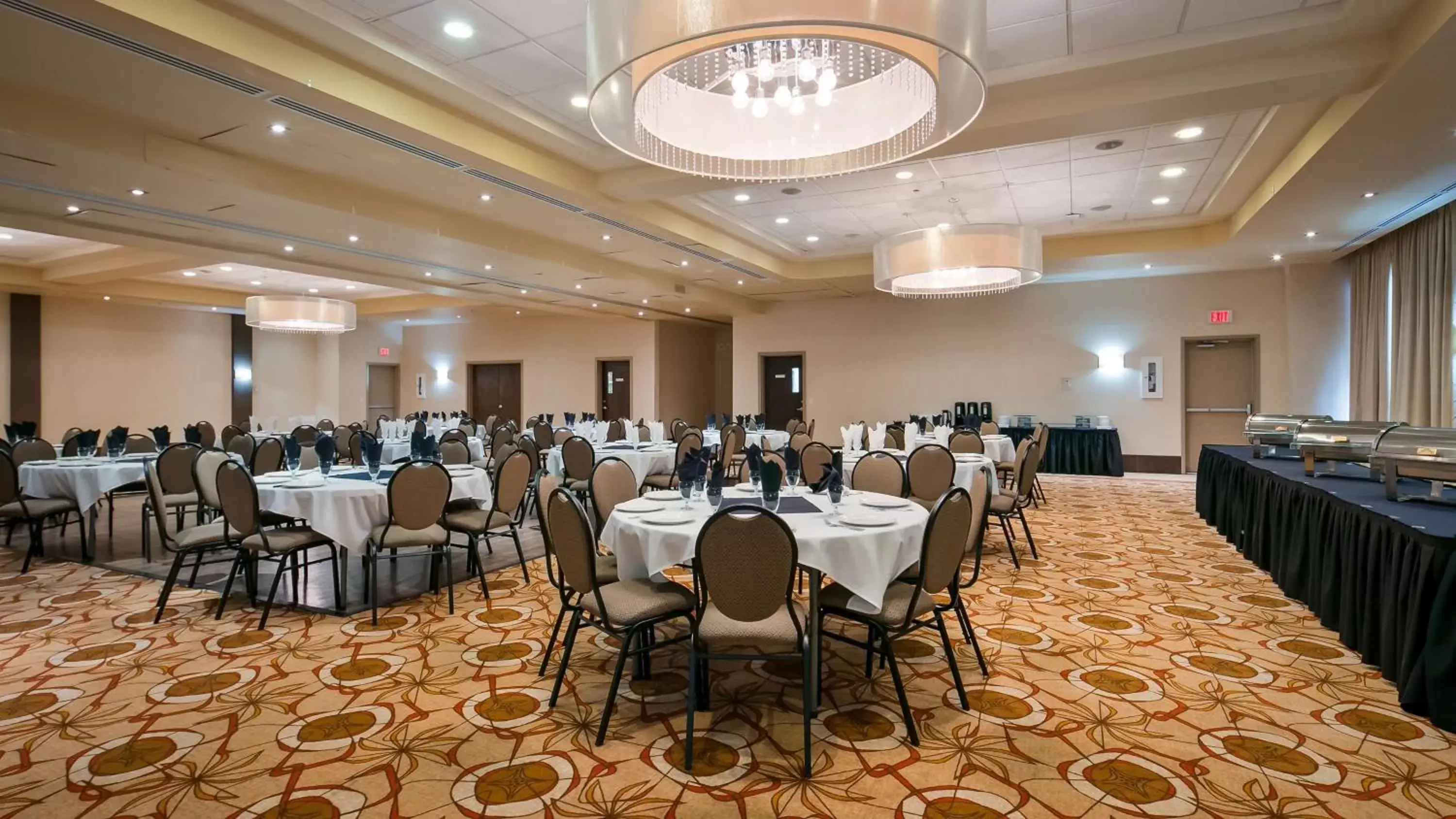 Banquet/Function facilities, Restaurant/Places to Eat in Best Western Sunrise Inn & Suites
