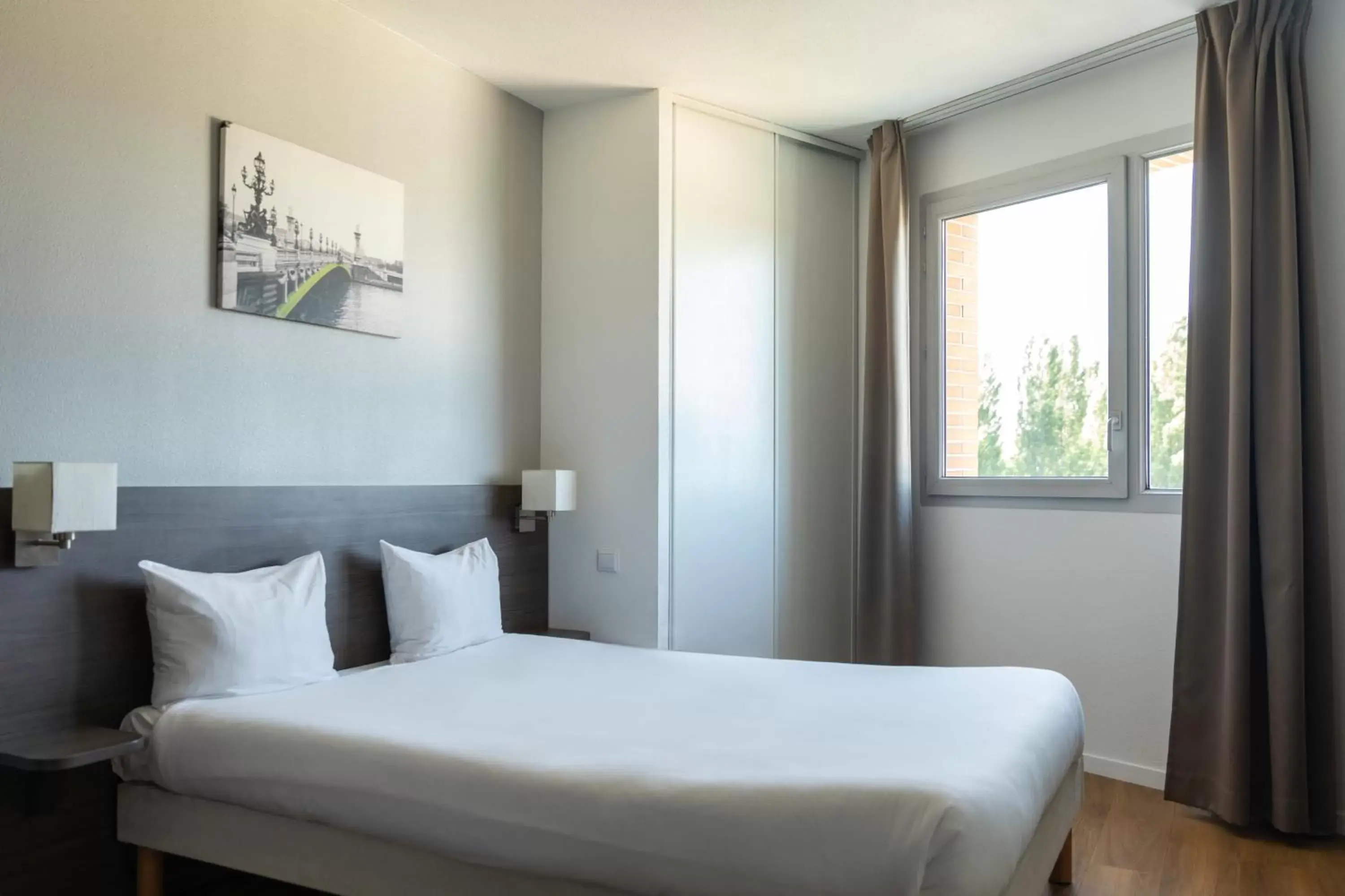 Bedroom, Bed in Aparthotel Adagio Access Nogent sur Marne