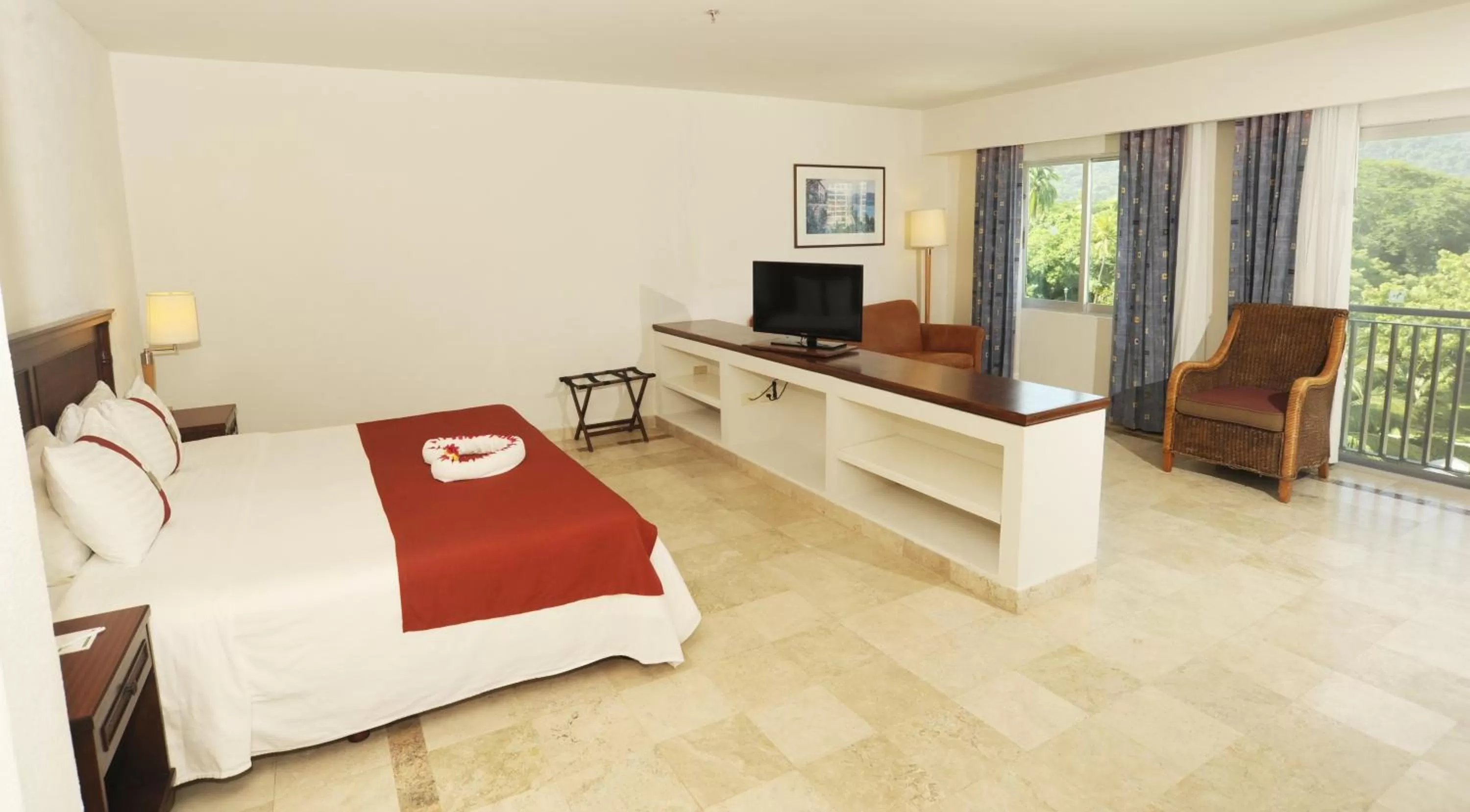 Photo of the whole room, Bed in Gamma Plaza Ixtapa