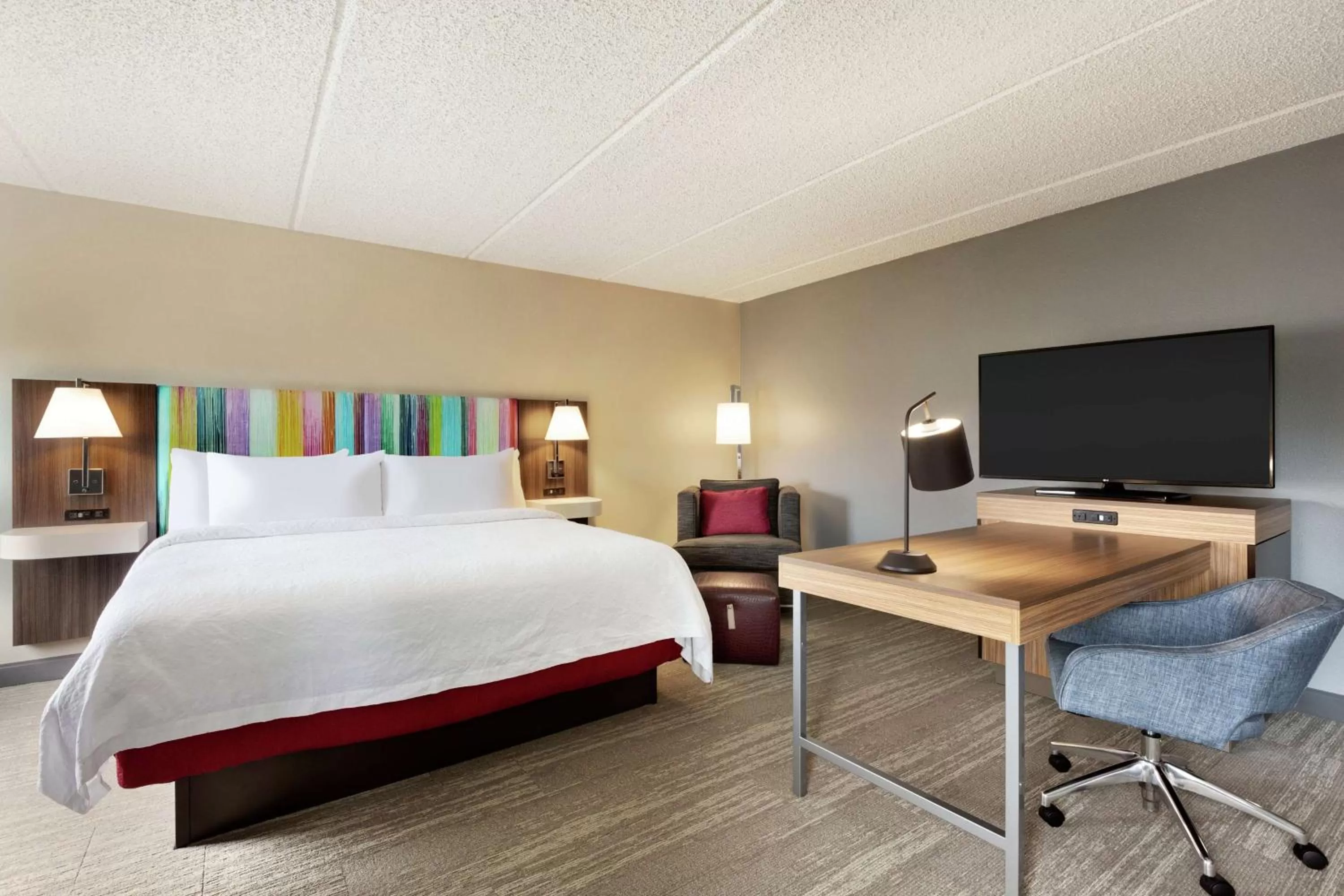 Bedroom, Bed in Hampton Inn - Houston/Brookhollow