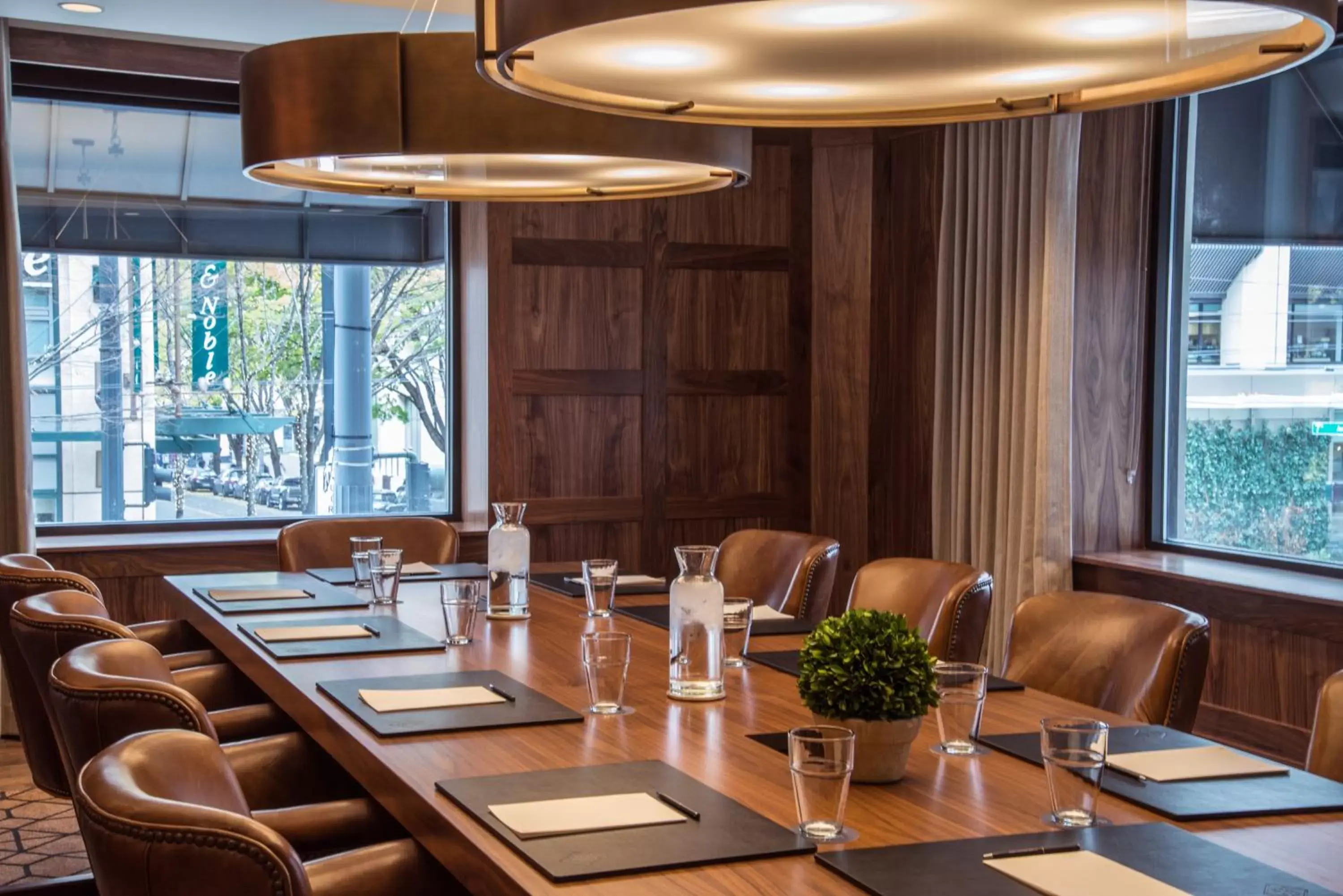 Meeting/conference room, Restaurant/Places to Eat in Hotel Theodore