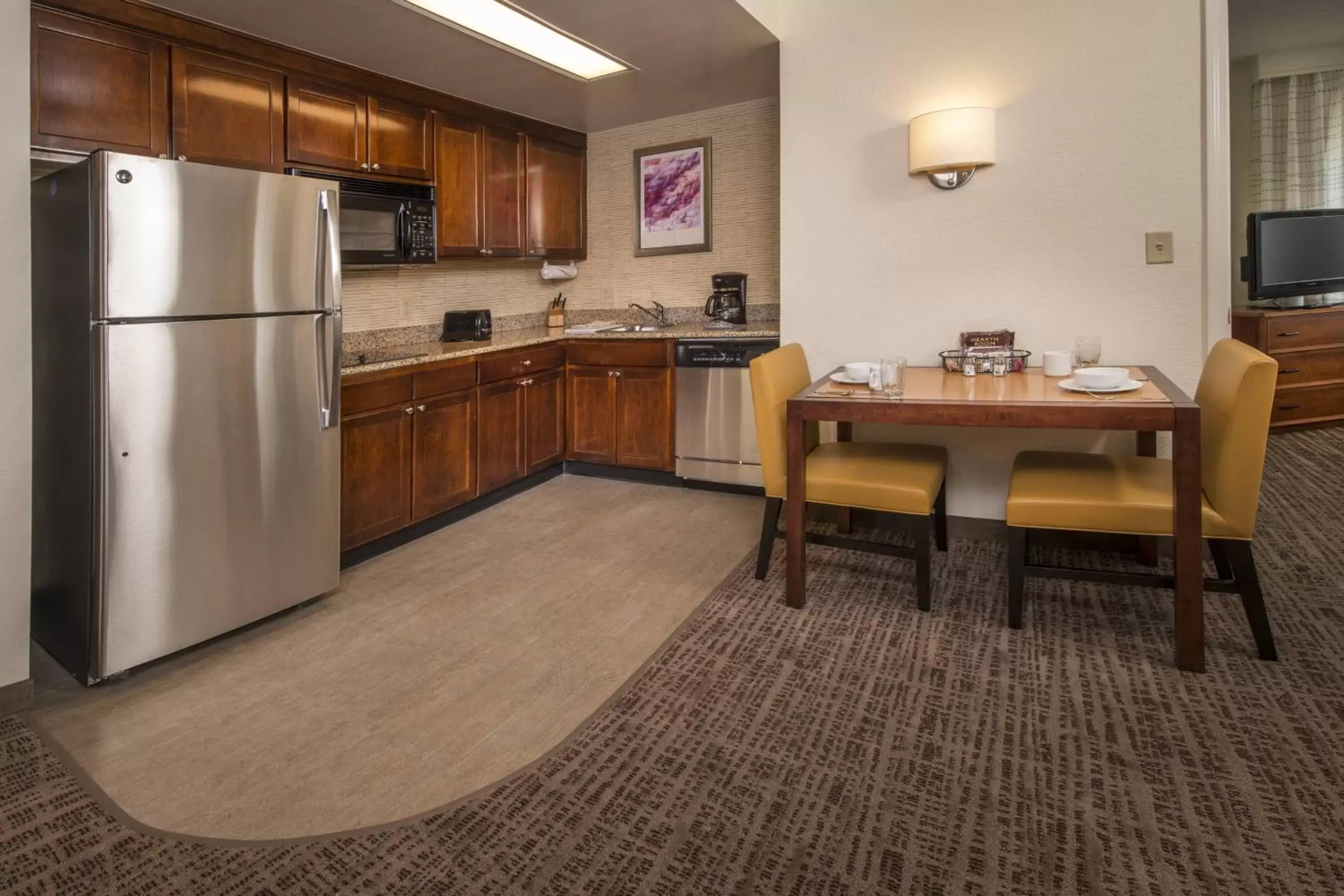 Bedroom, Kitchen/Kitchenette in Residence Inn Alexandria Old Town/Duke Street