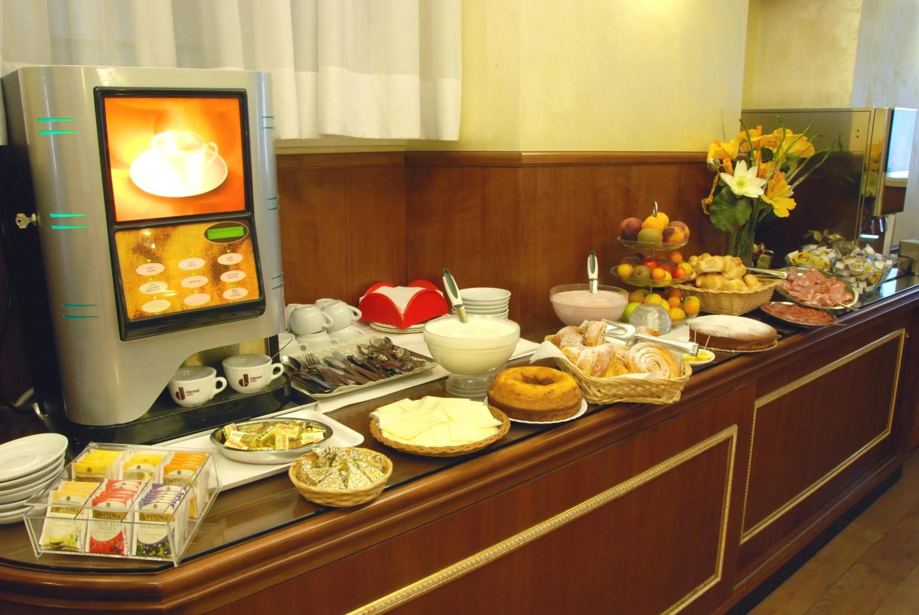 Restaurant/places to eat in Hotel Marco Polo Rome