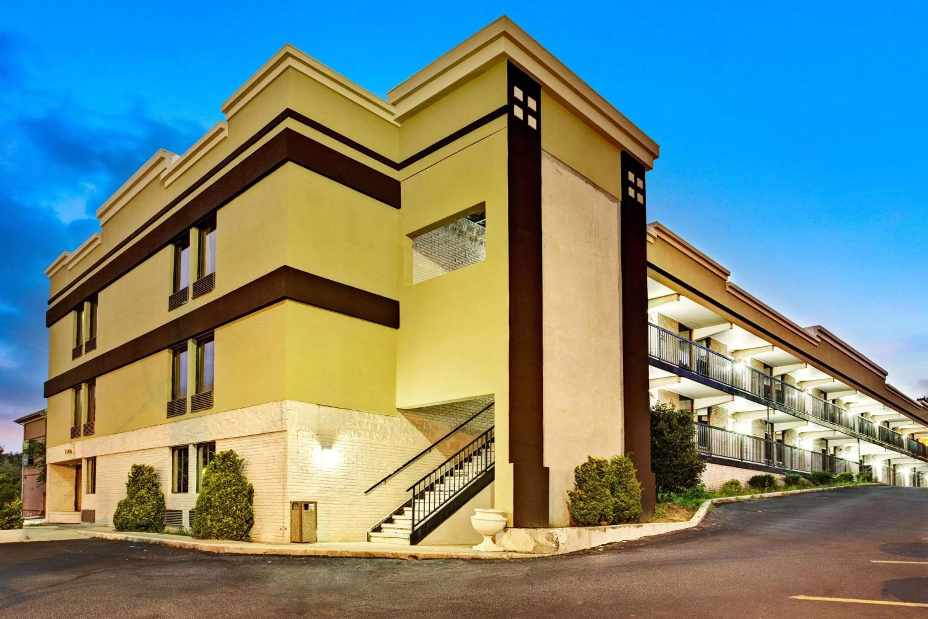 Property building in Super 8 Downtown Raleigh