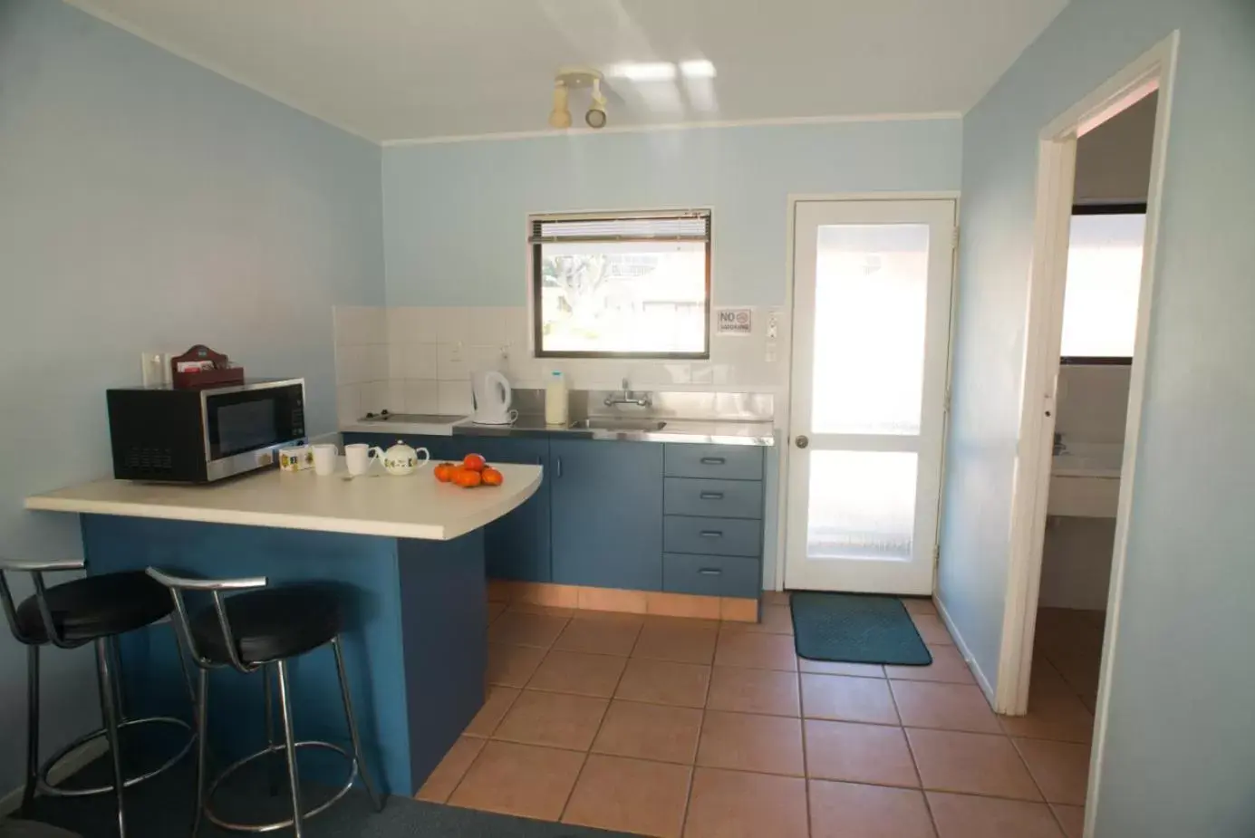 Kitchen or kitchenette, Kitchen/Kitchenette in Marlin Court Motel