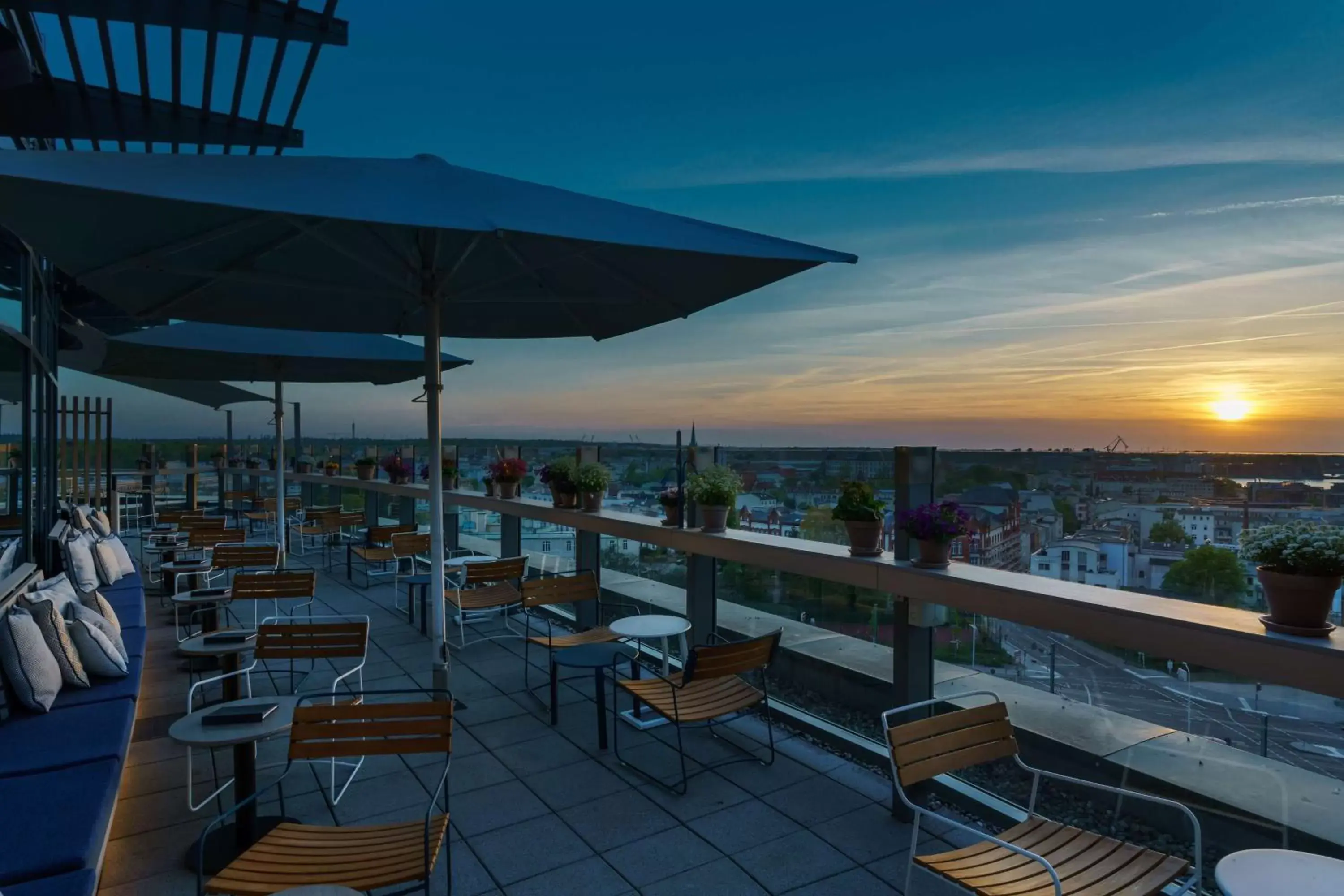 Lounge or bar in Radisson Blu Hotel Rostock