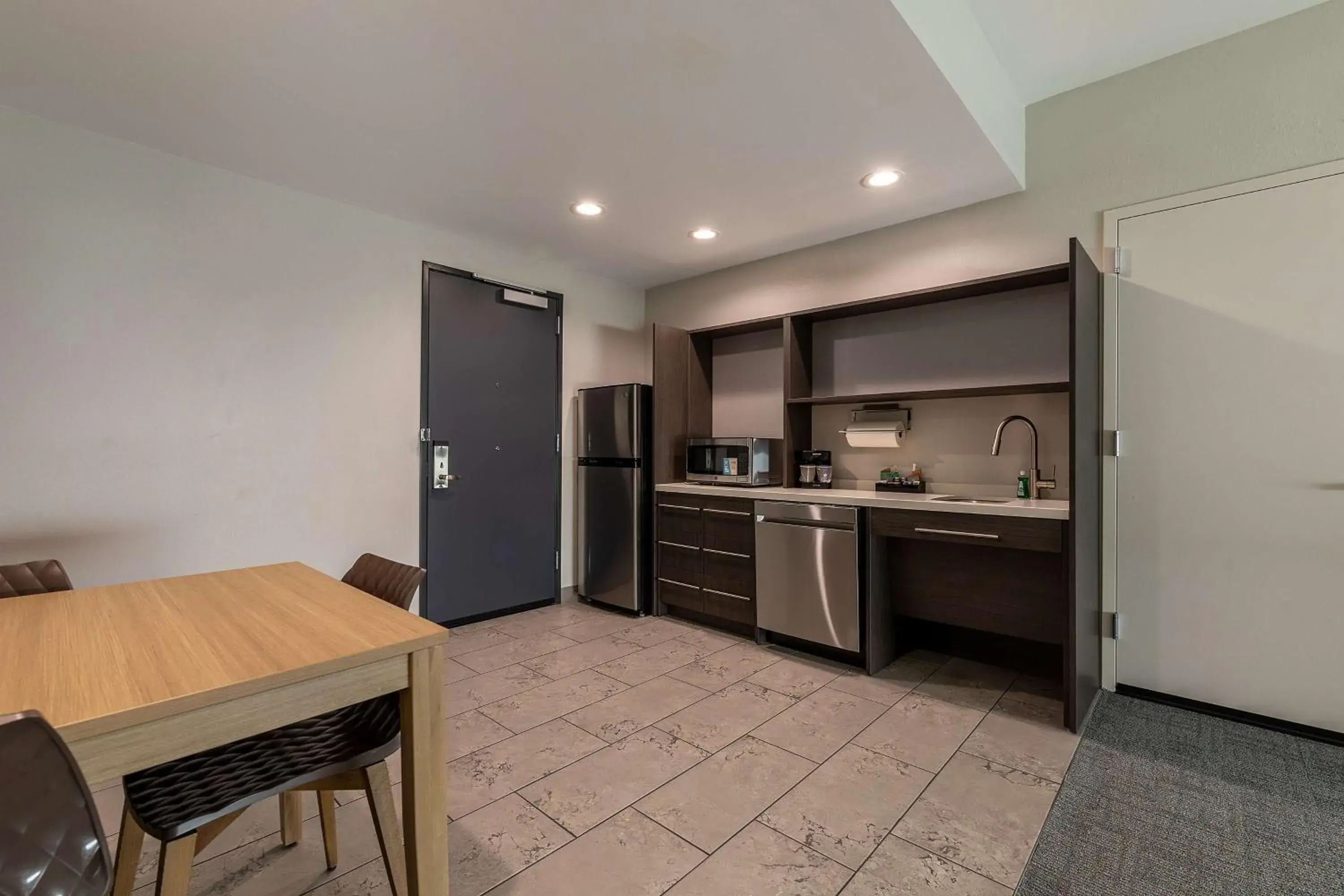 Kitchen or kitchenette, Kitchen/Kitchenette in Home2 Suites By Hilton Cookeville