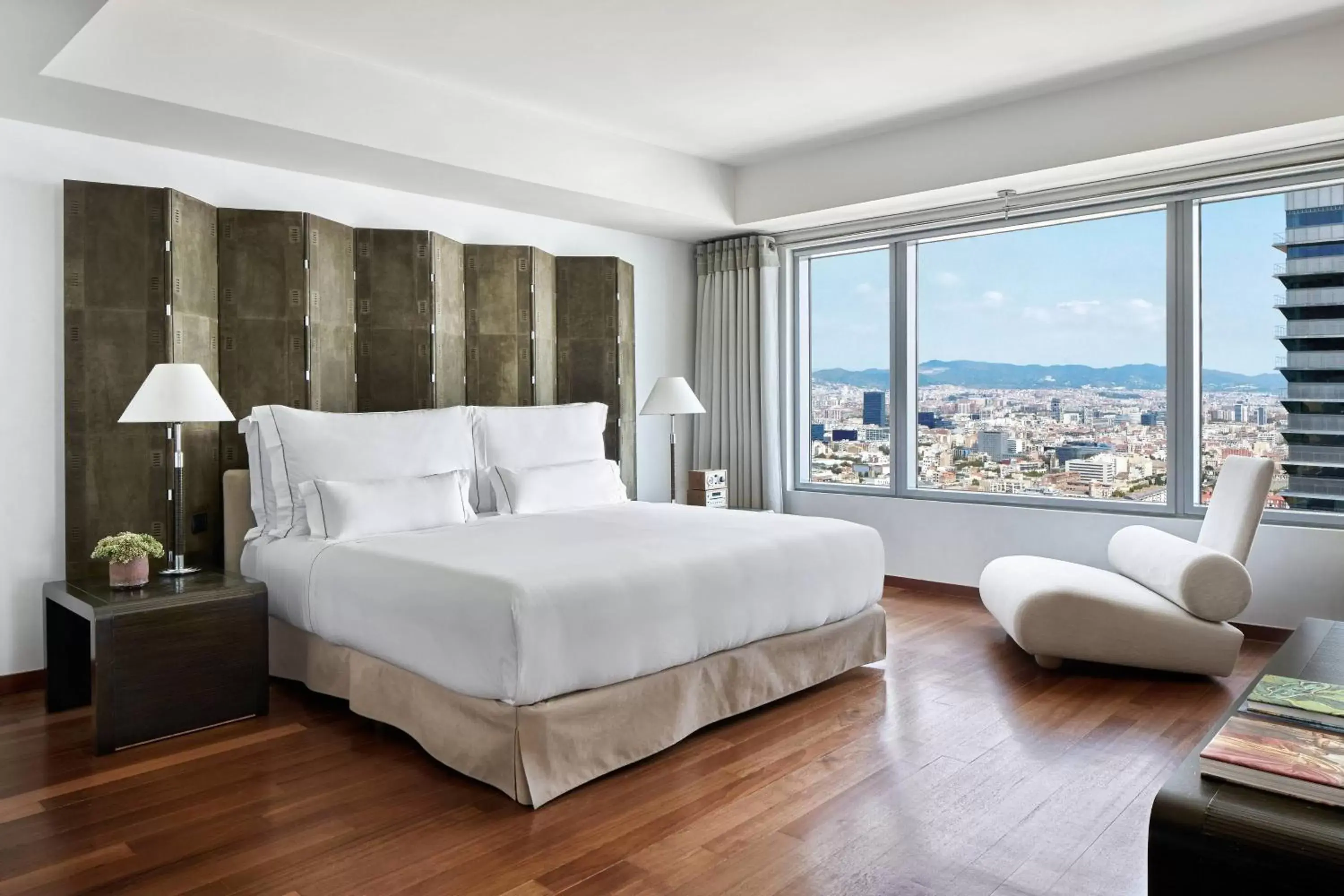Bedroom in Hotel Arts Barcelona