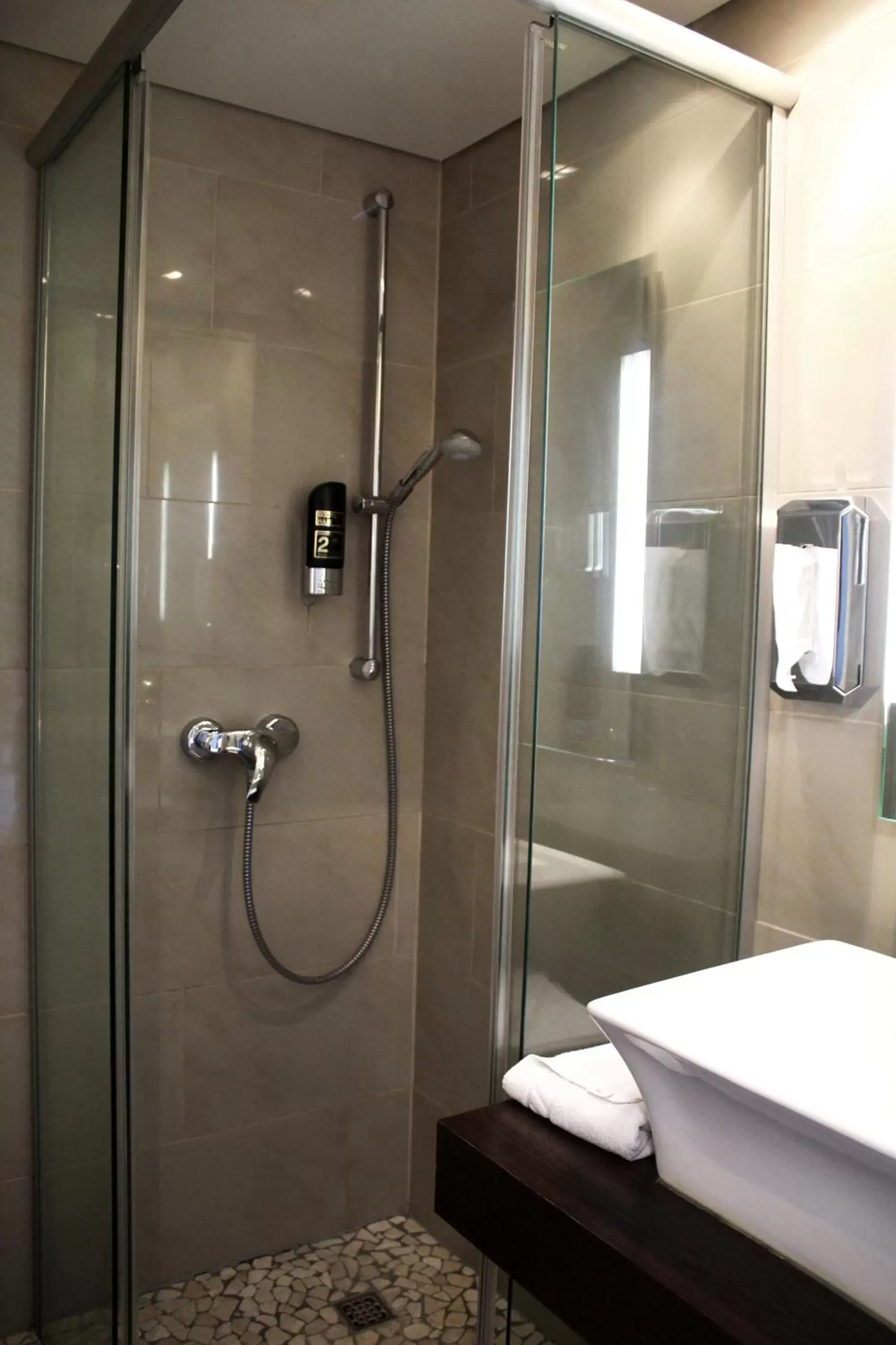 Bathroom in besttime Hotel Bendorf Koblenz Bathroom in besttime Hotel Bendorf Koblenz