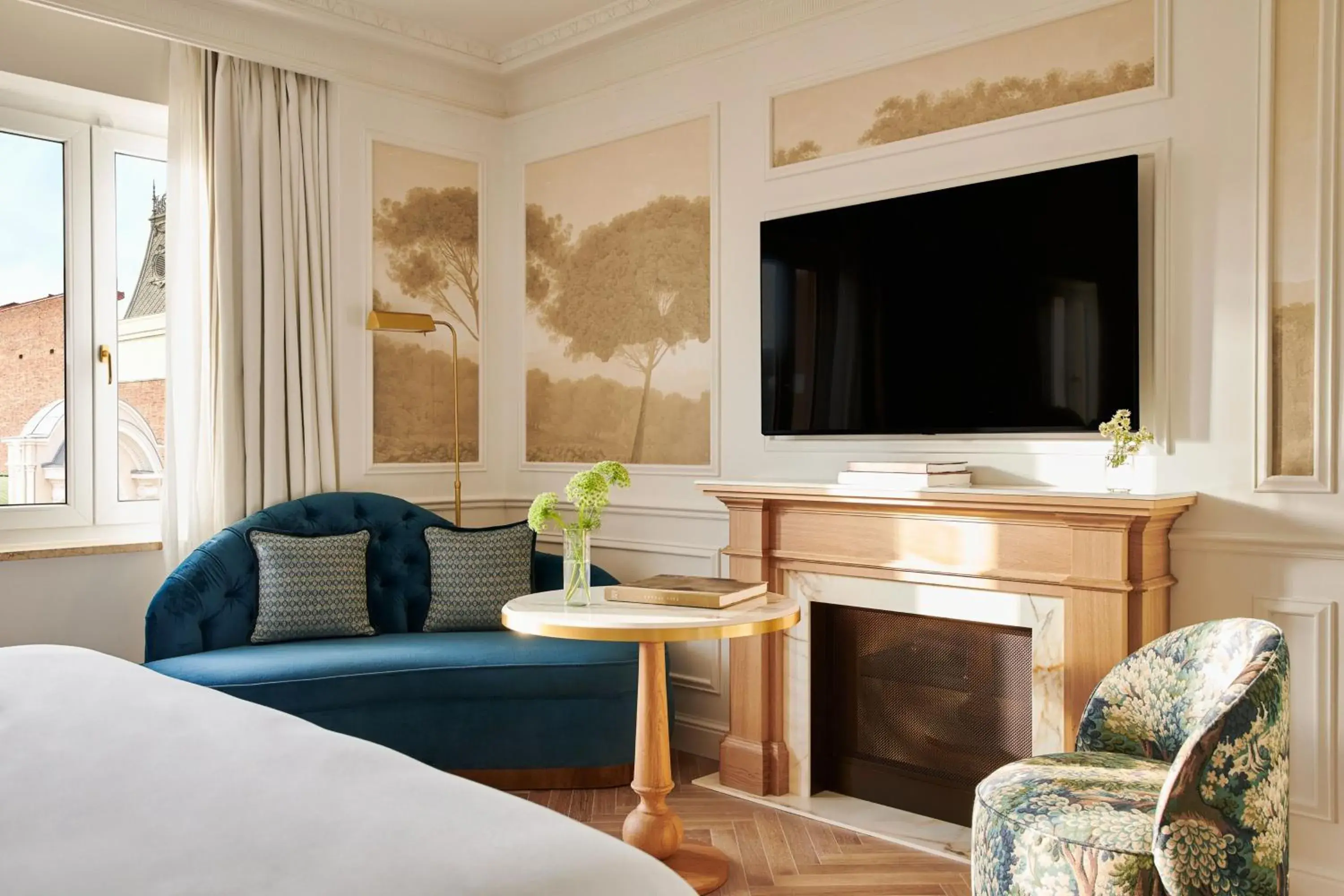 Photo of the whole room, TV/Entertainment Center in The Westin Palace Madrid