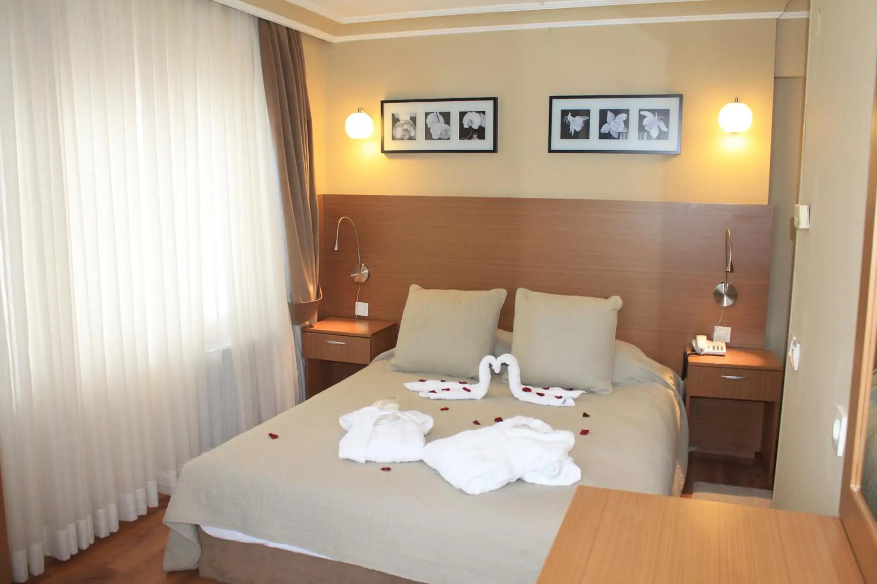 Bedroom, Bed in Hotel Buyuk Sahinler