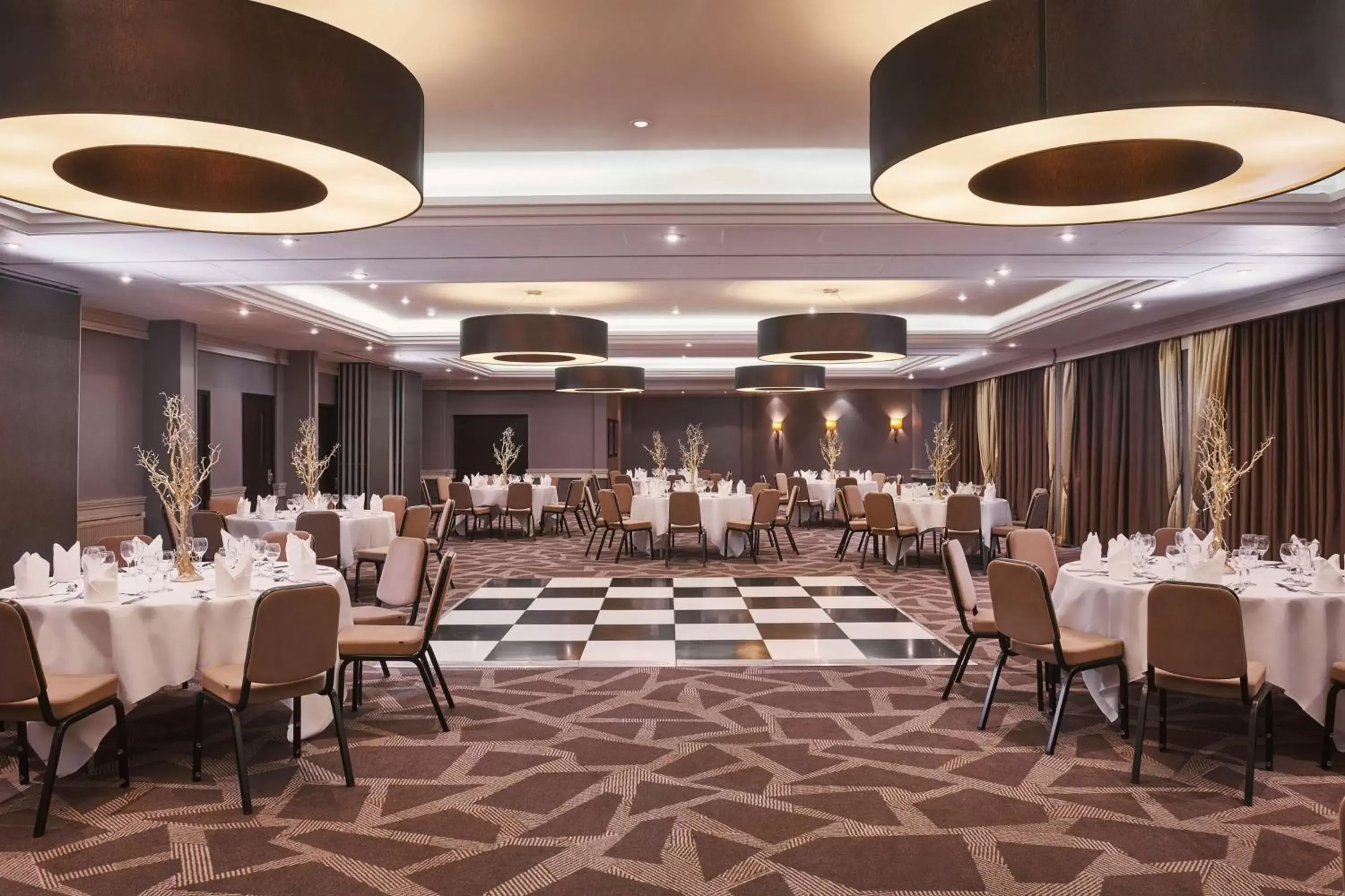 Meeting/conference room, Restaurant/Places to Eat in DoubleTree by Hilton London Ealing