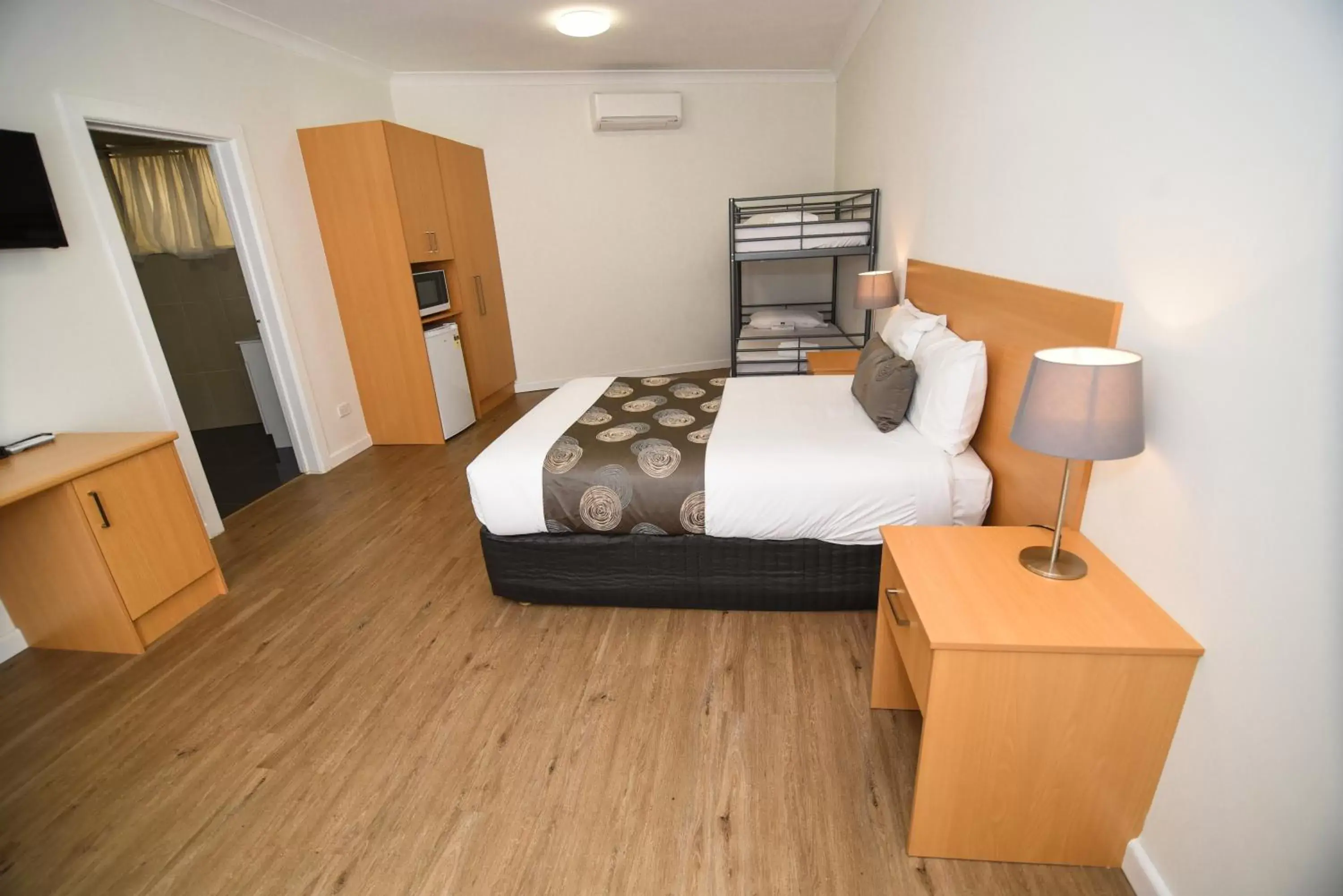 Bedroom, Bed in Dandenong Motel Bedroom, Bed in Dandenong Motel