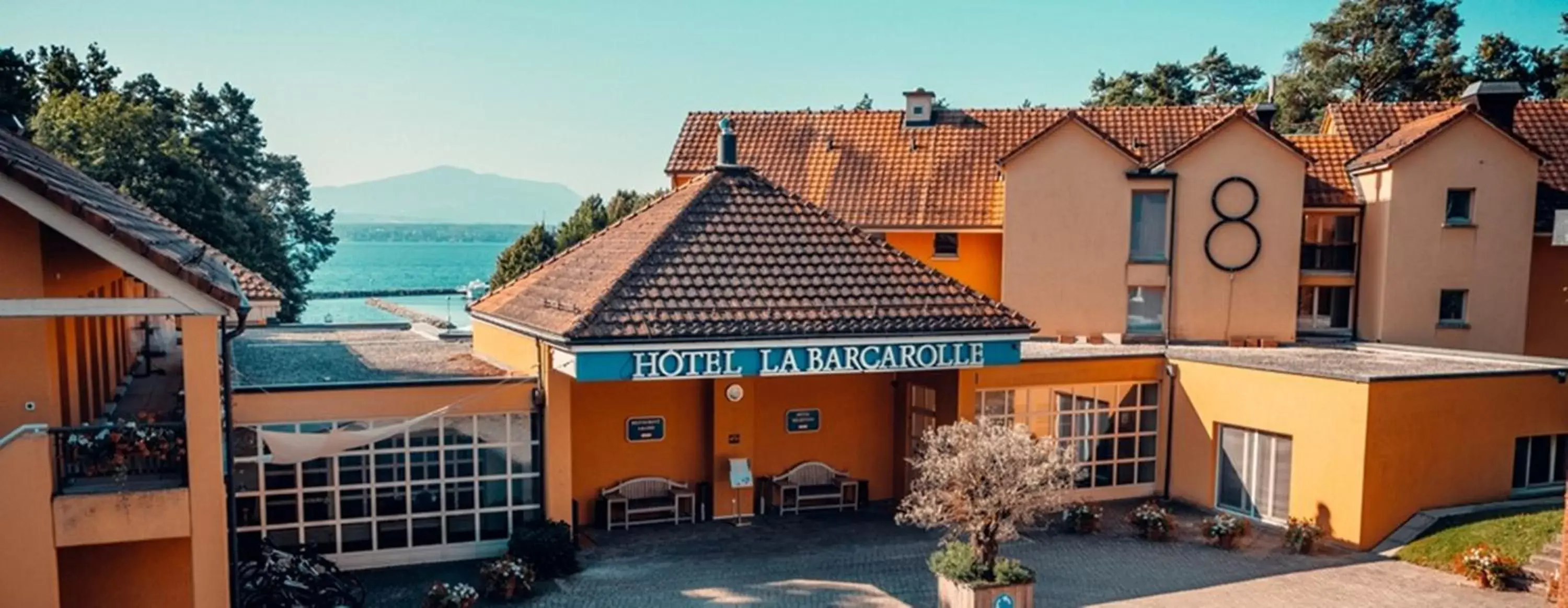 Property Building in Hotel La Barcarolle