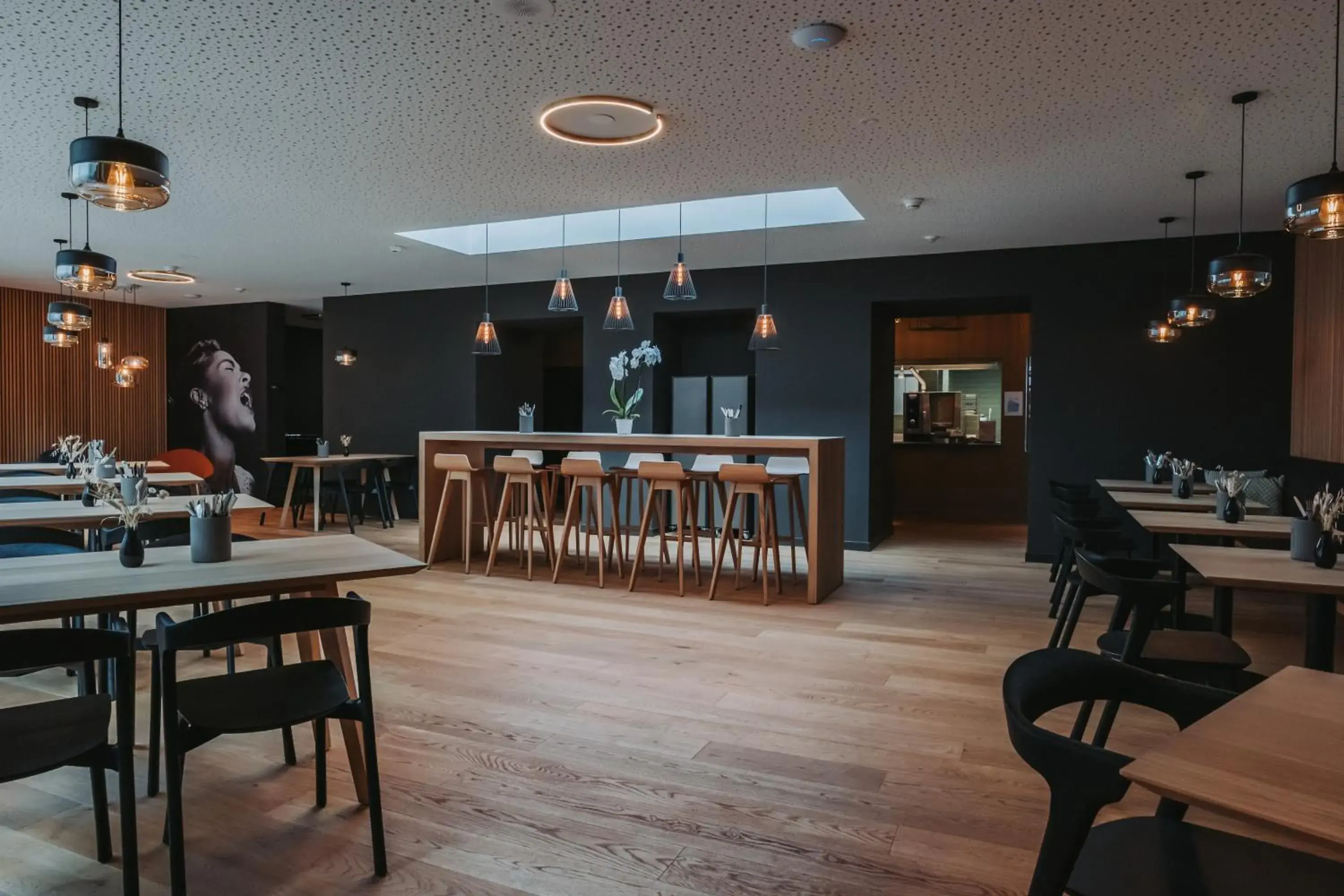 Restaurant/places to eat in Montreux Youth Hostel Restaurant/places to eat in Montreux Youth Hostel