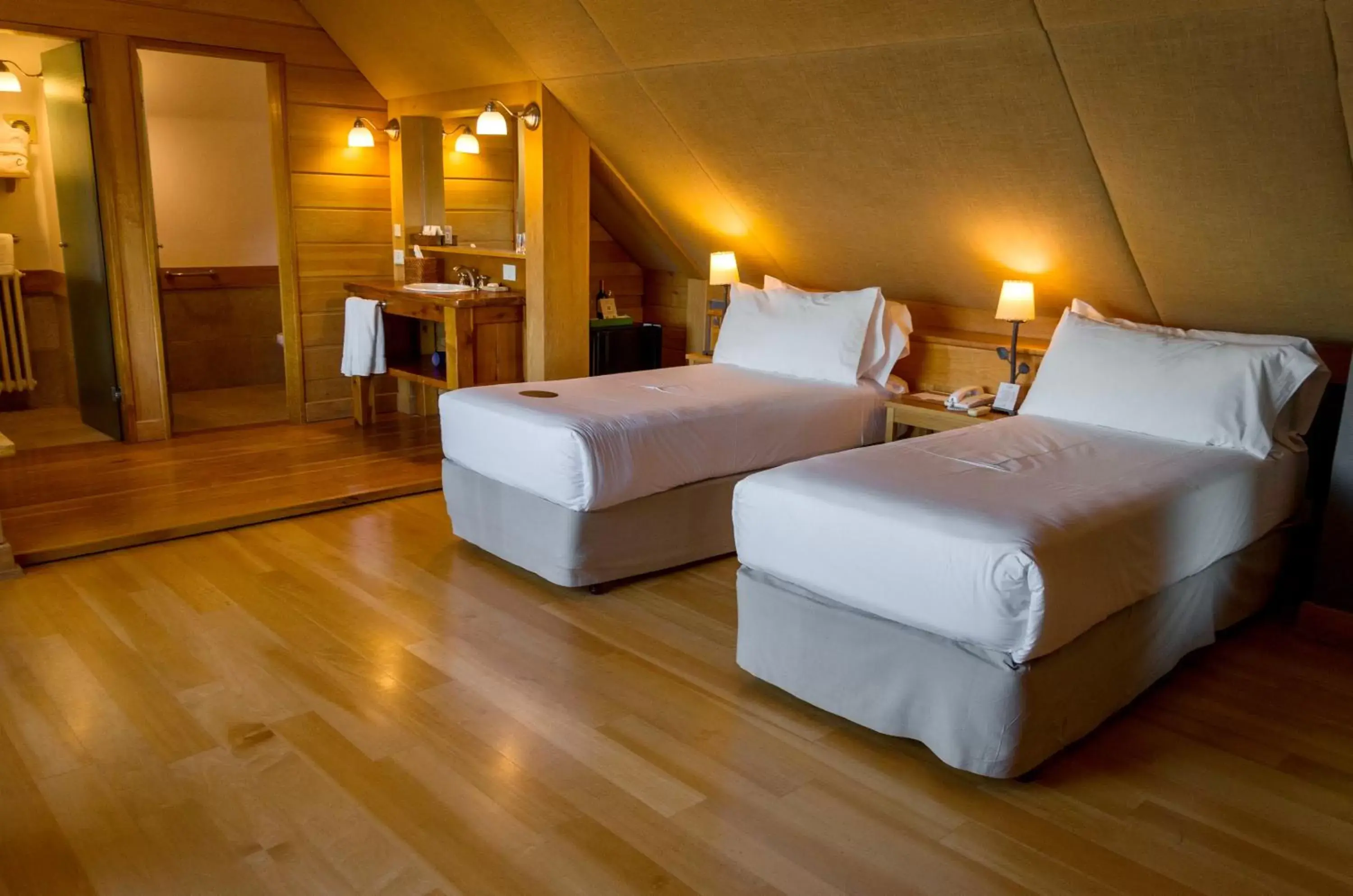 Bedroom, Bed in Correntoso Lake & River Hotel