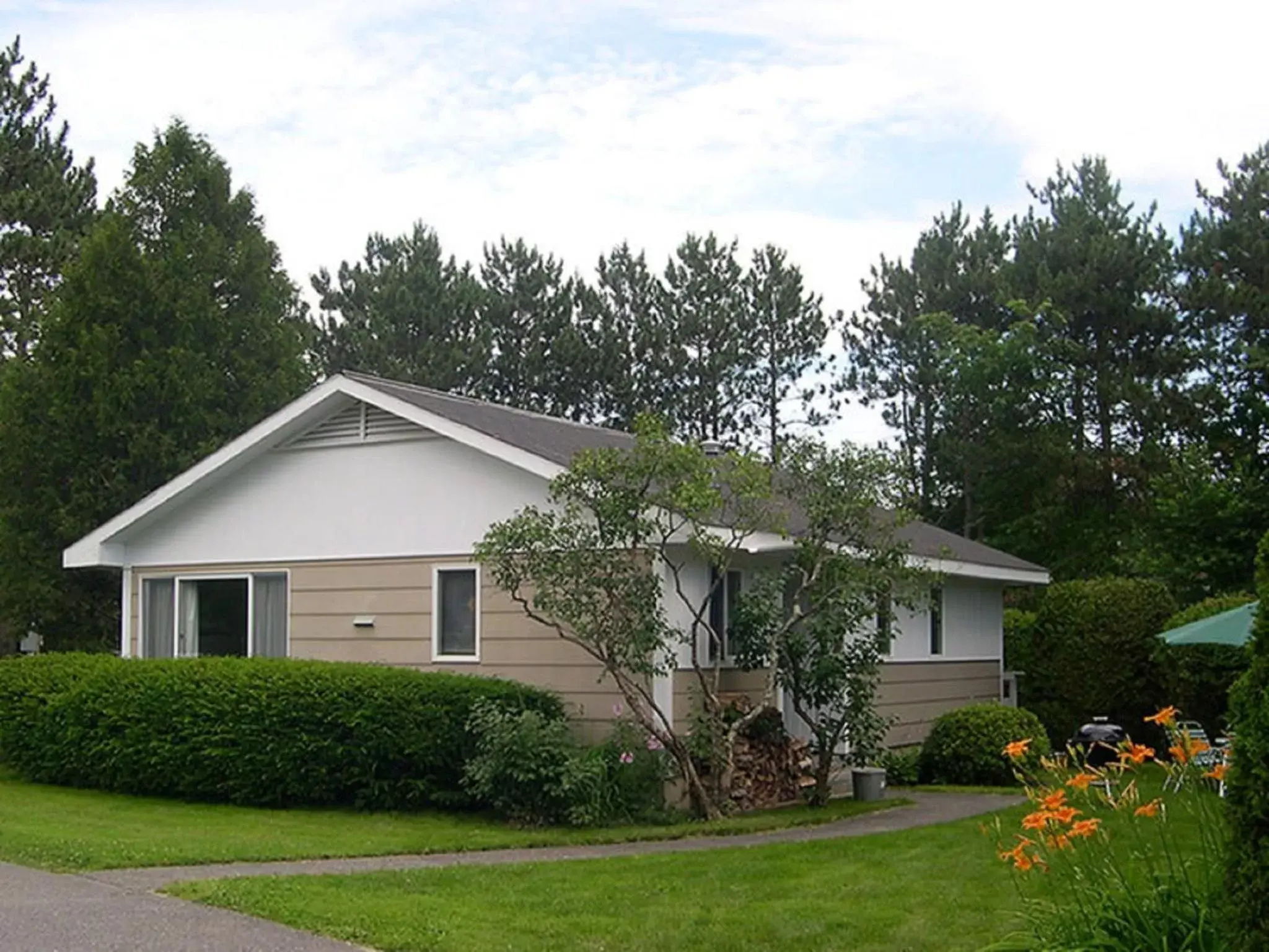 Property Building in Stowe Motel & Snowdrift