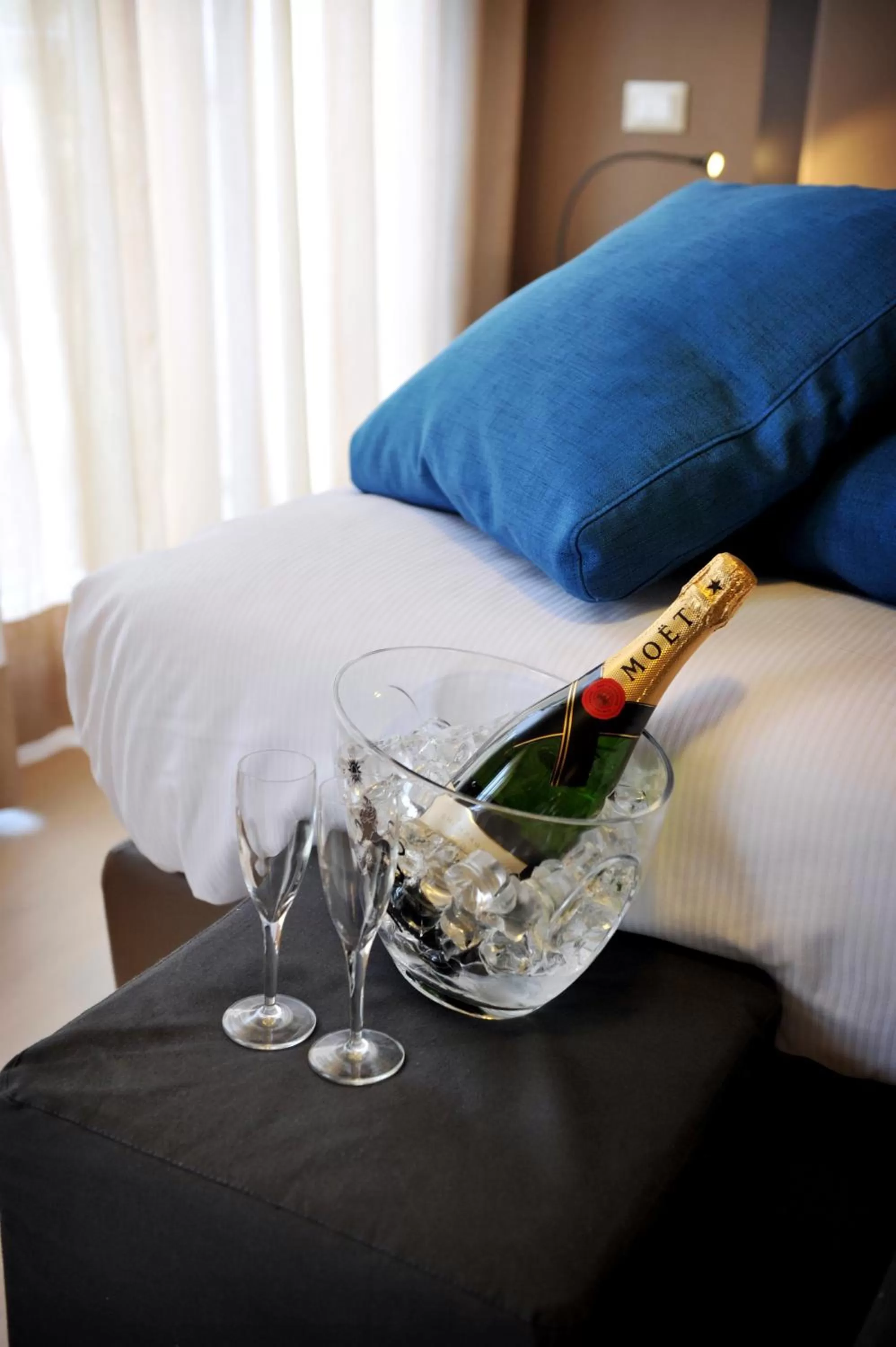 Alcoholic drinks, Bed in M14 Hotel & Spa