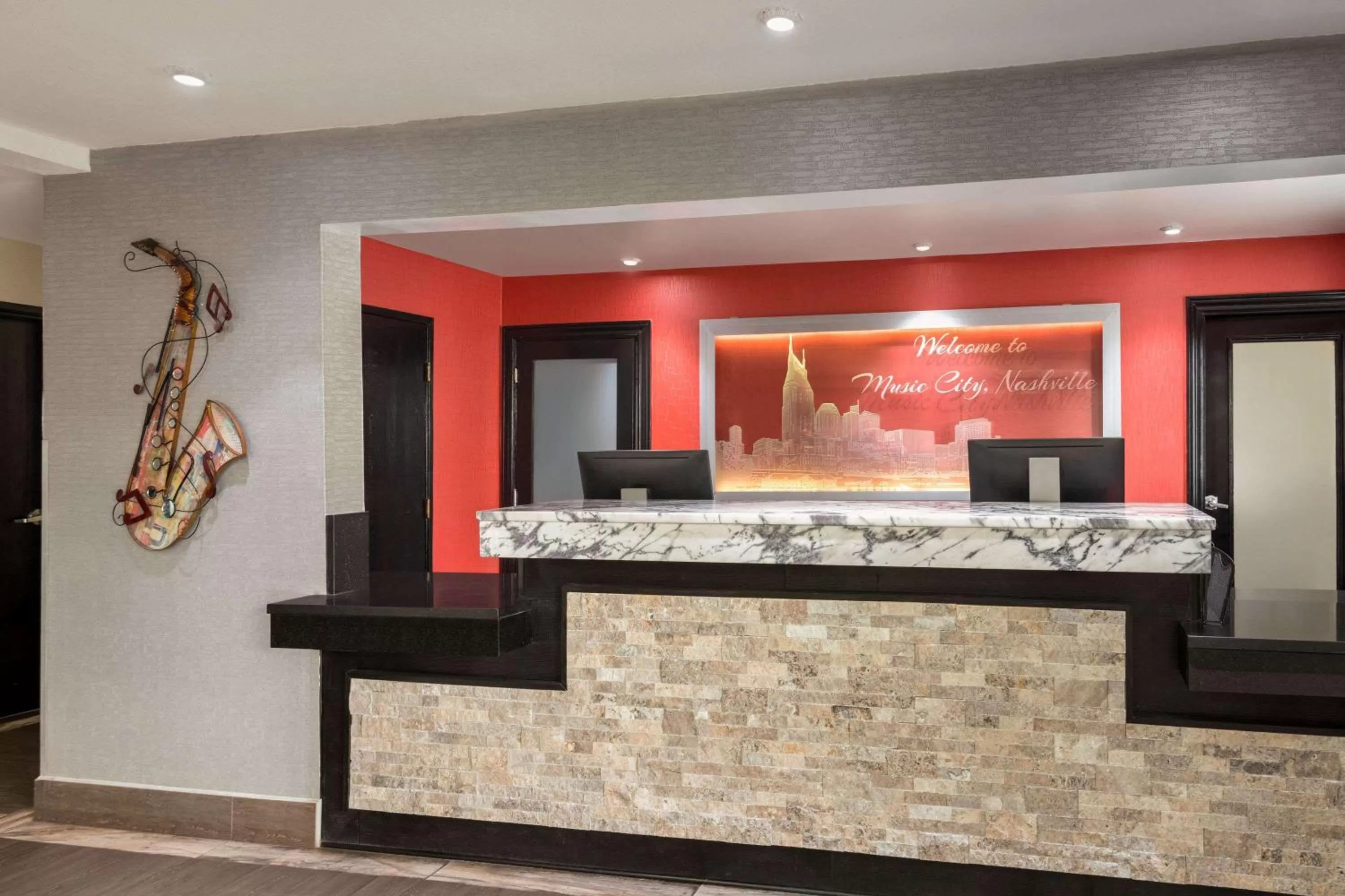 Lobby or reception in Luxe Studios Nashville Airport