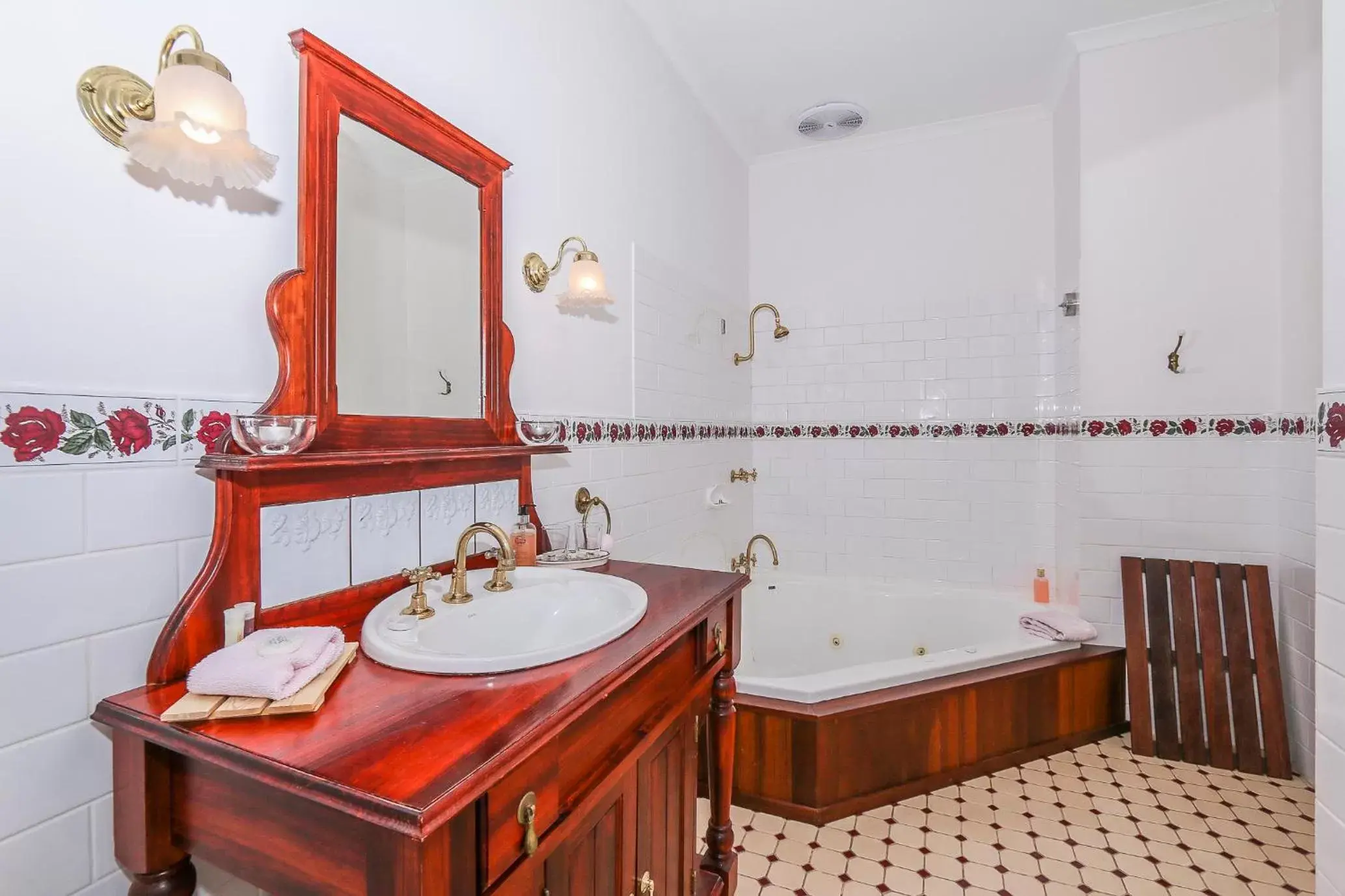 Hot Tub, Bathroom in Rosebridge House Bed & Breakfast Adult Retreat