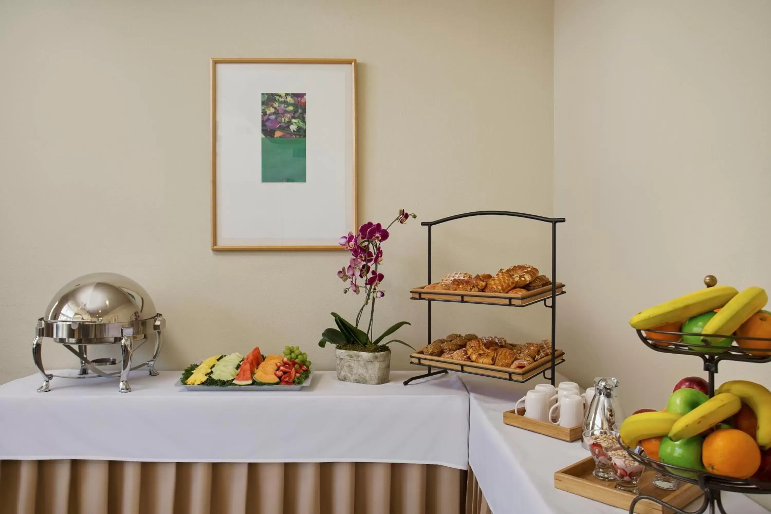 Food and drinks, Kitchen/Kitchenette in Corporate Inn Sunnyvale - All-Suite Hotel