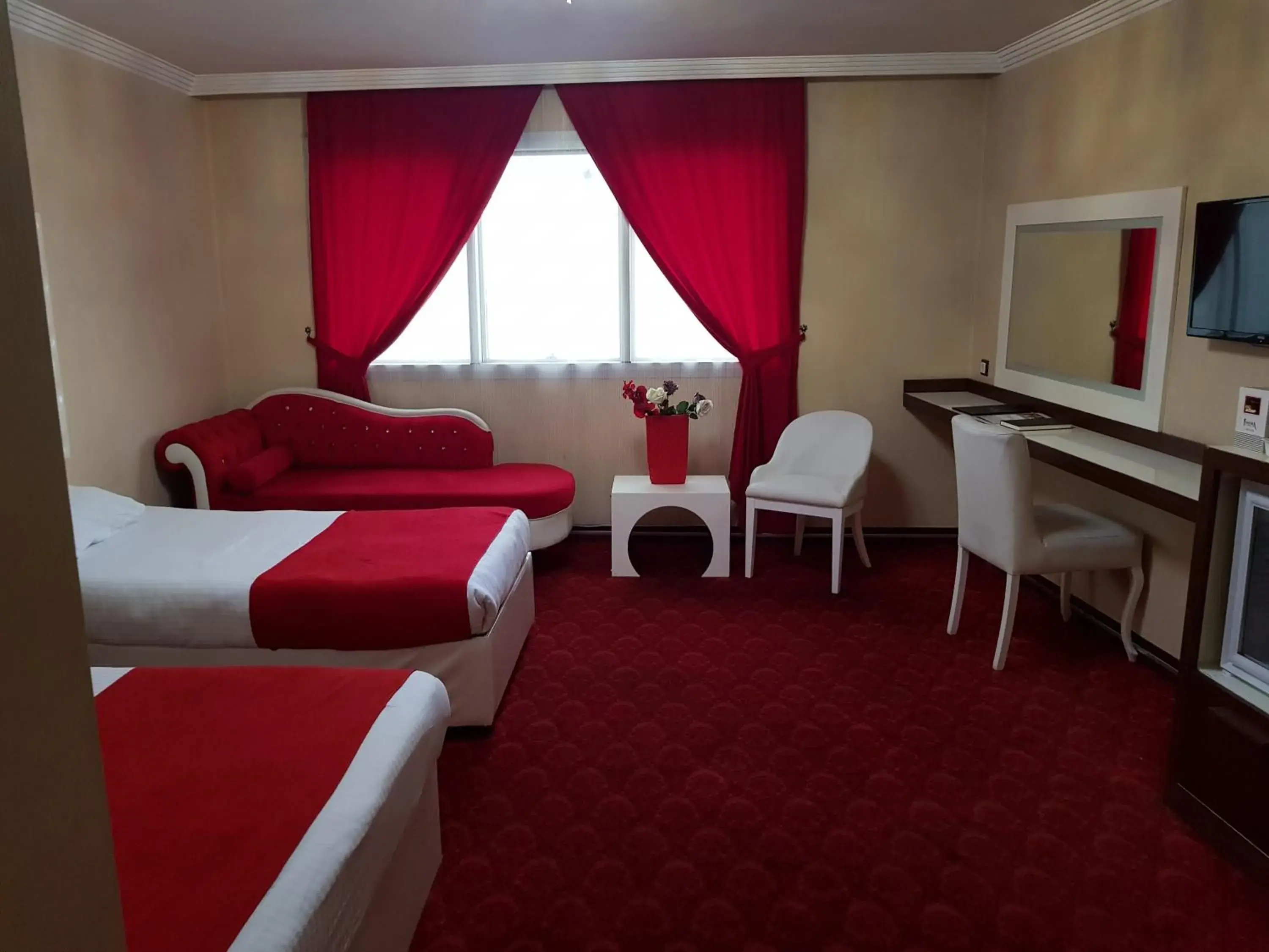 Bed, Seating Area in Ismira Hotel Ankara