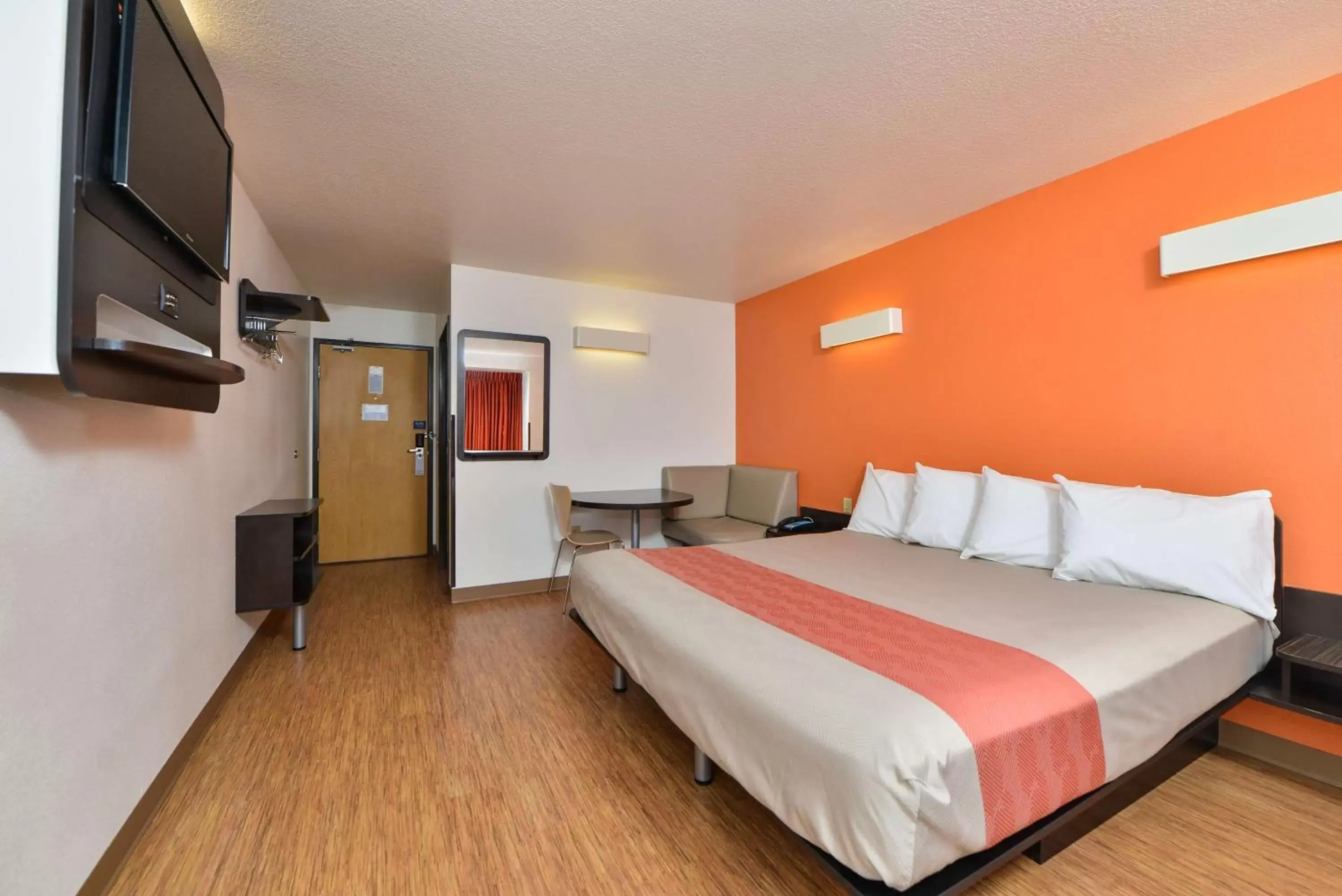 Photo of the whole room, Room Photo in Motel 6-Meridian, ID - Boise W