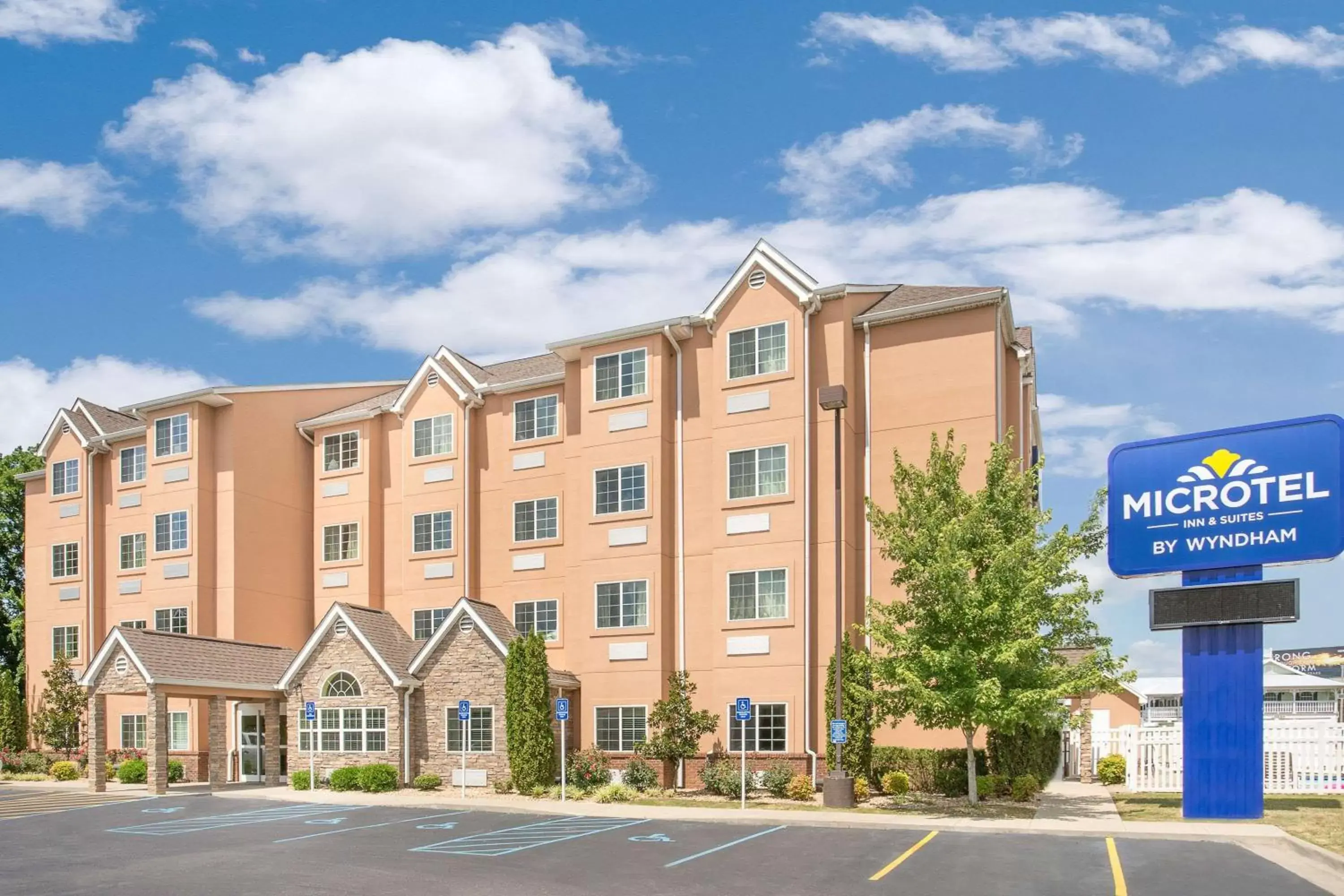 Property building in Microtel Inn & Suites by Wyndham Tuscumbia/Muscle Shoals