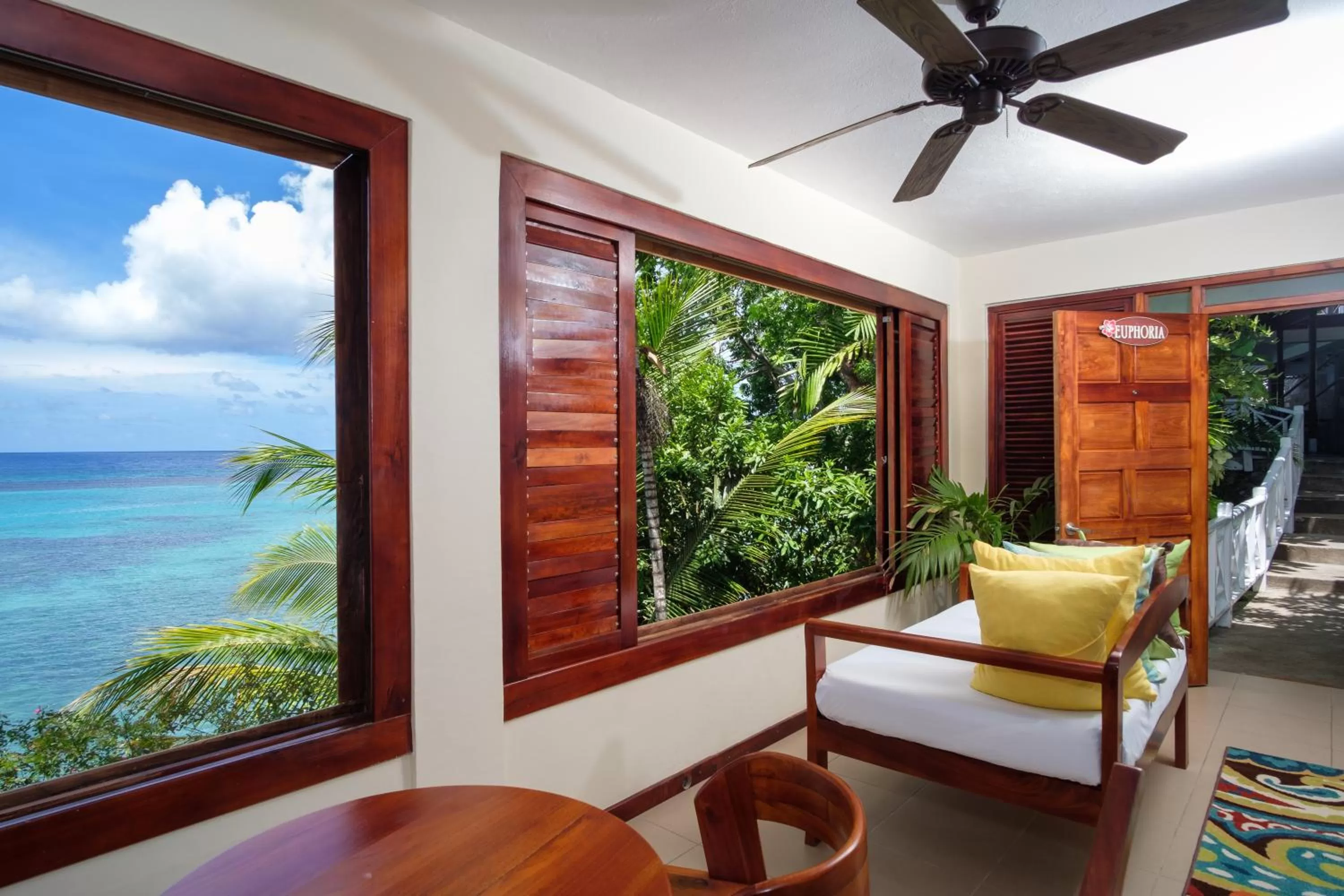 Balcony/Terrace in Hibiscus Lodge Hotel
