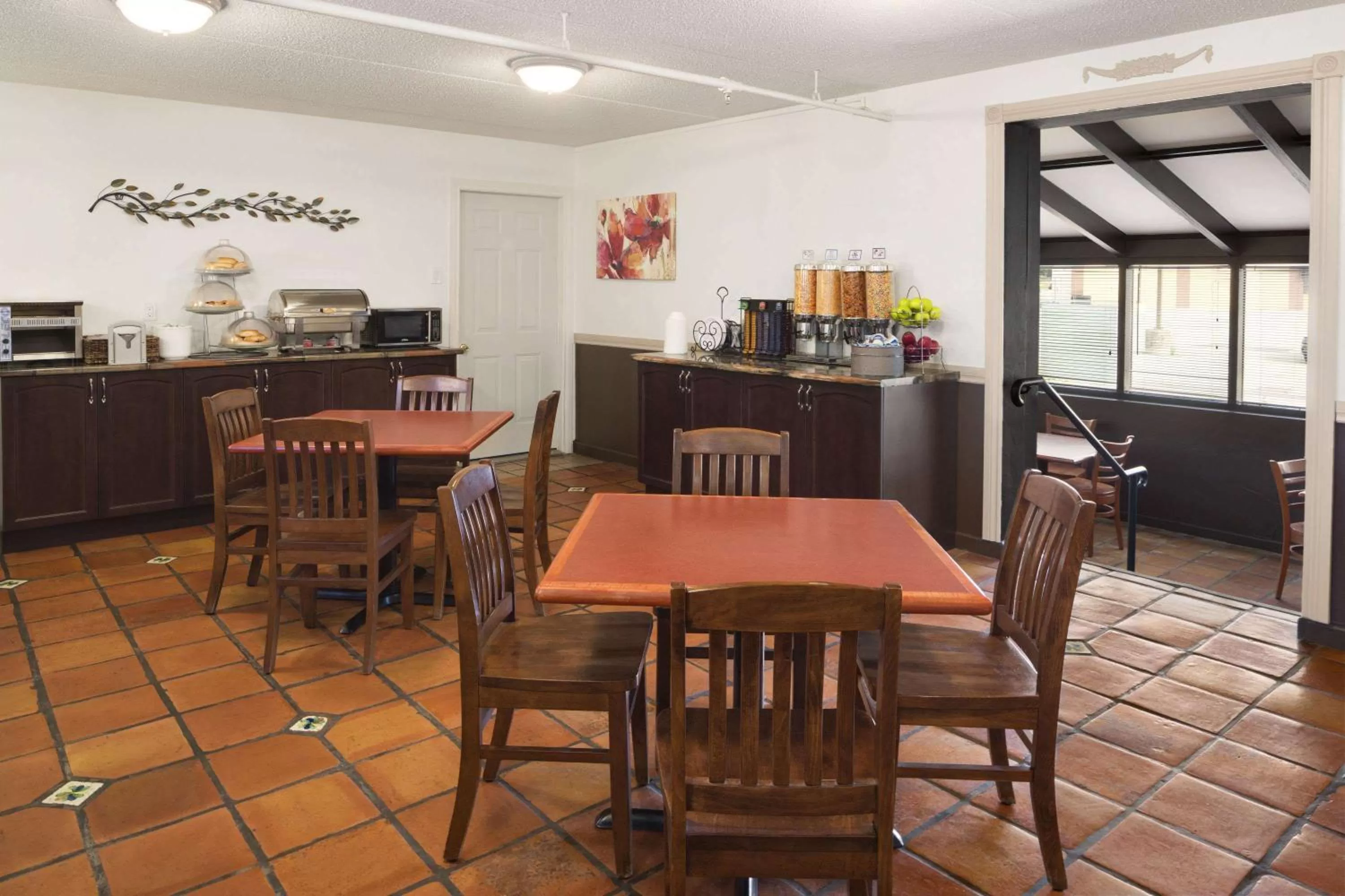 Restaurant/places to eat in Days Inn by Wyndham Brantford