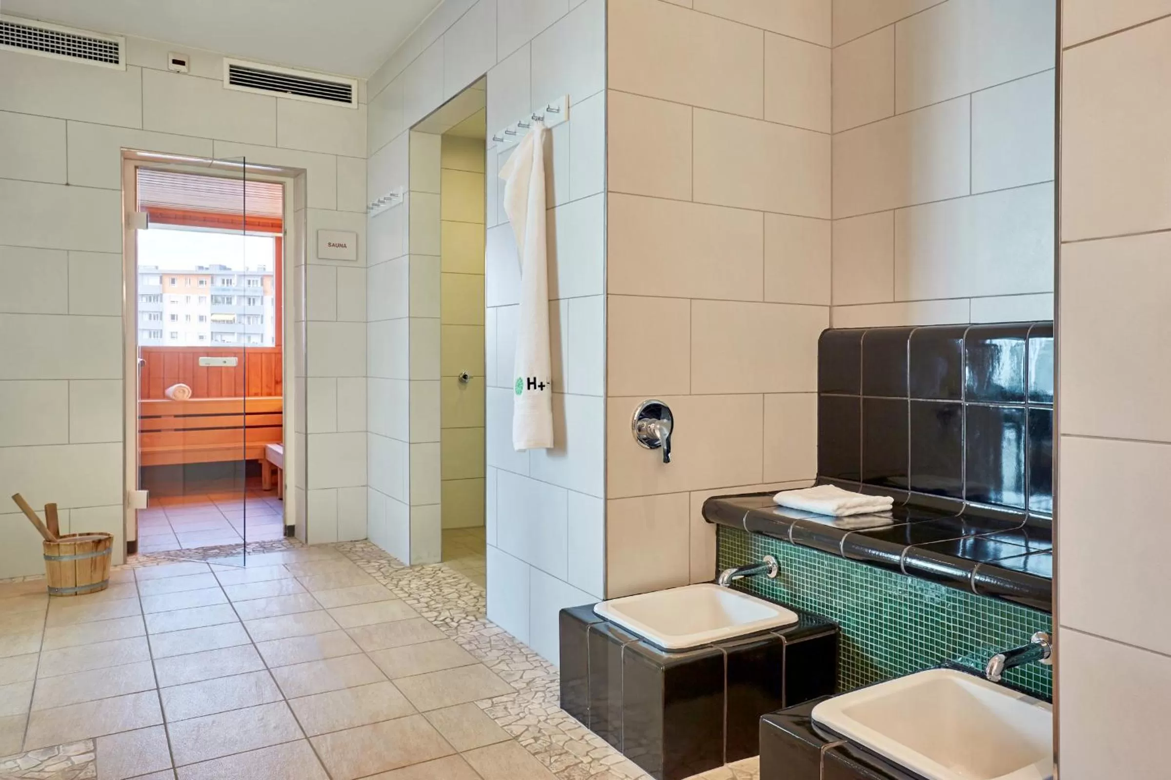 Steam room in H+ Hotel Salzburg