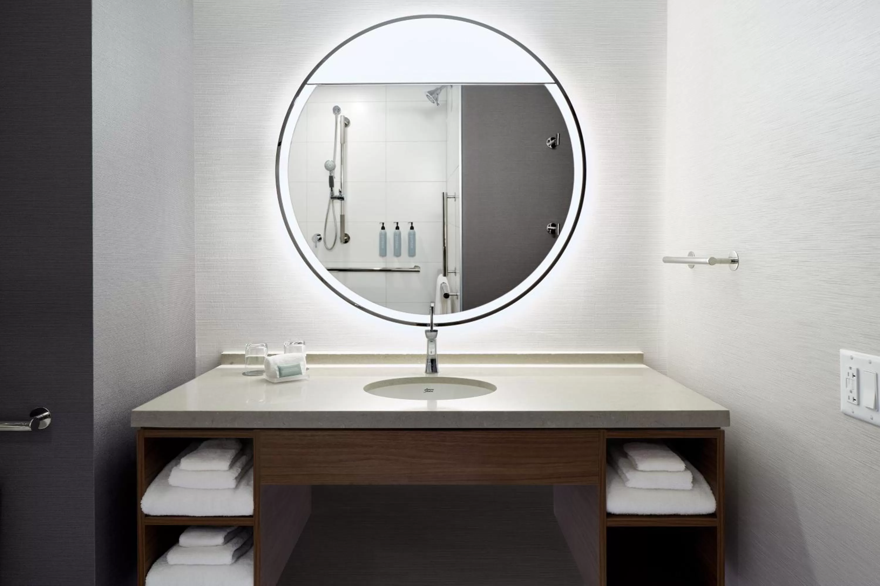 Bathroom in Courtyard Montreal Midtown