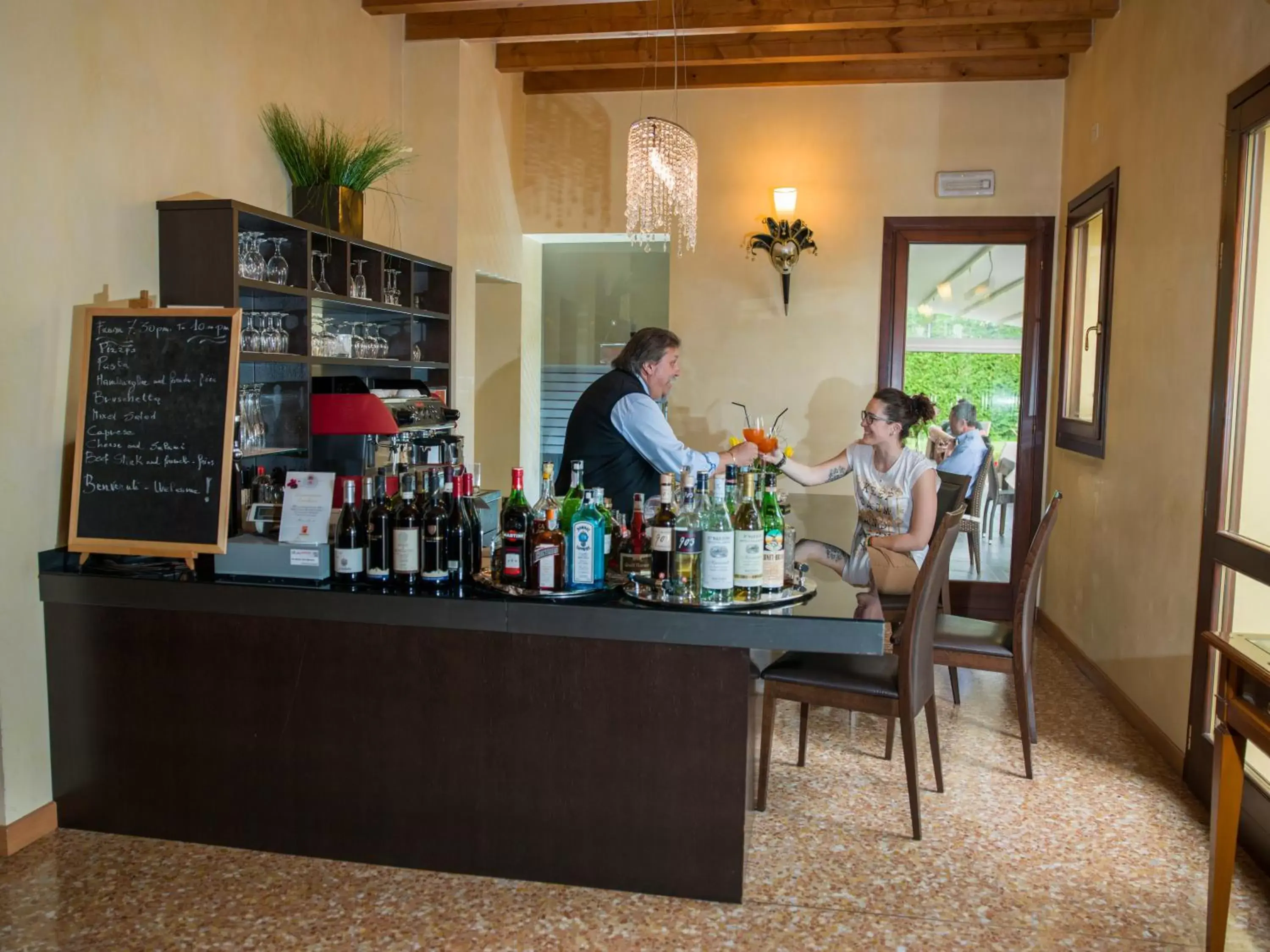 Lounge or bar in Hotel Venice Resort Airport Lounge or bar in Hotel Venice Resort Airport