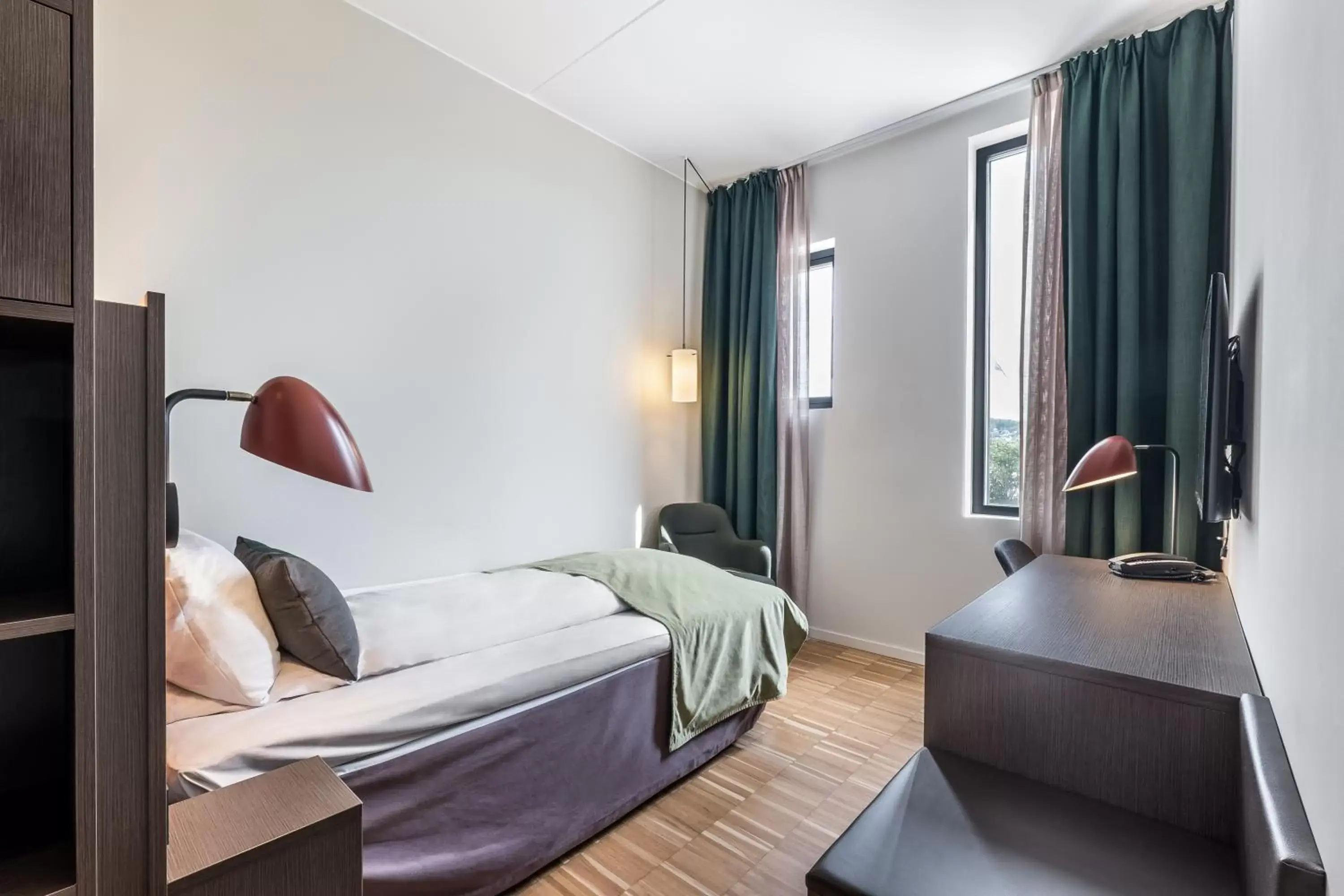 Bedroom, Bed in Quality Hotel Pond Bedroom, Bed in Quality Hotel Pond