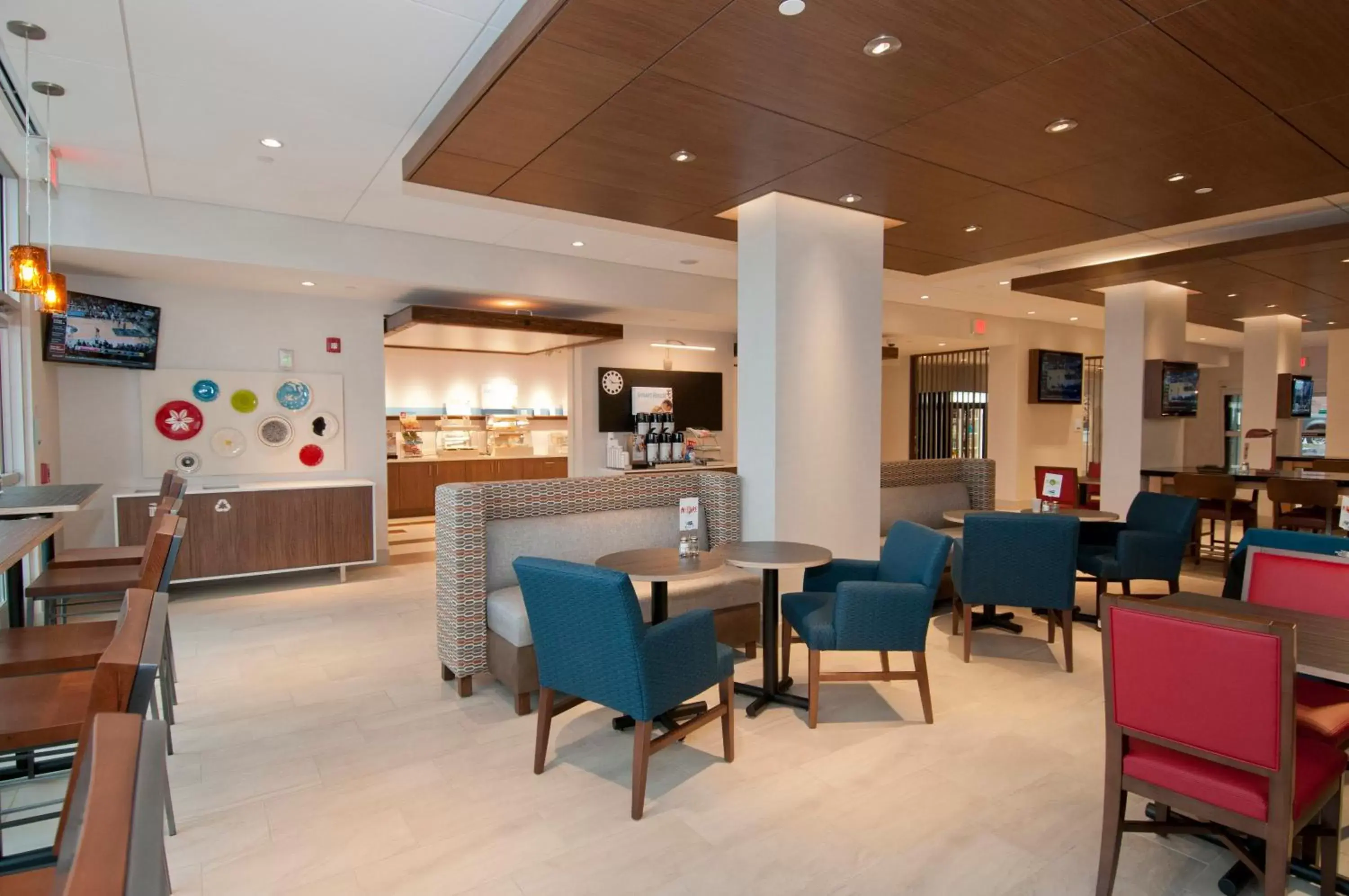 Breakfast, Restaurant/Places to Eat in Holiday Inn Express & Suites Johnstown, an IHG Hotel