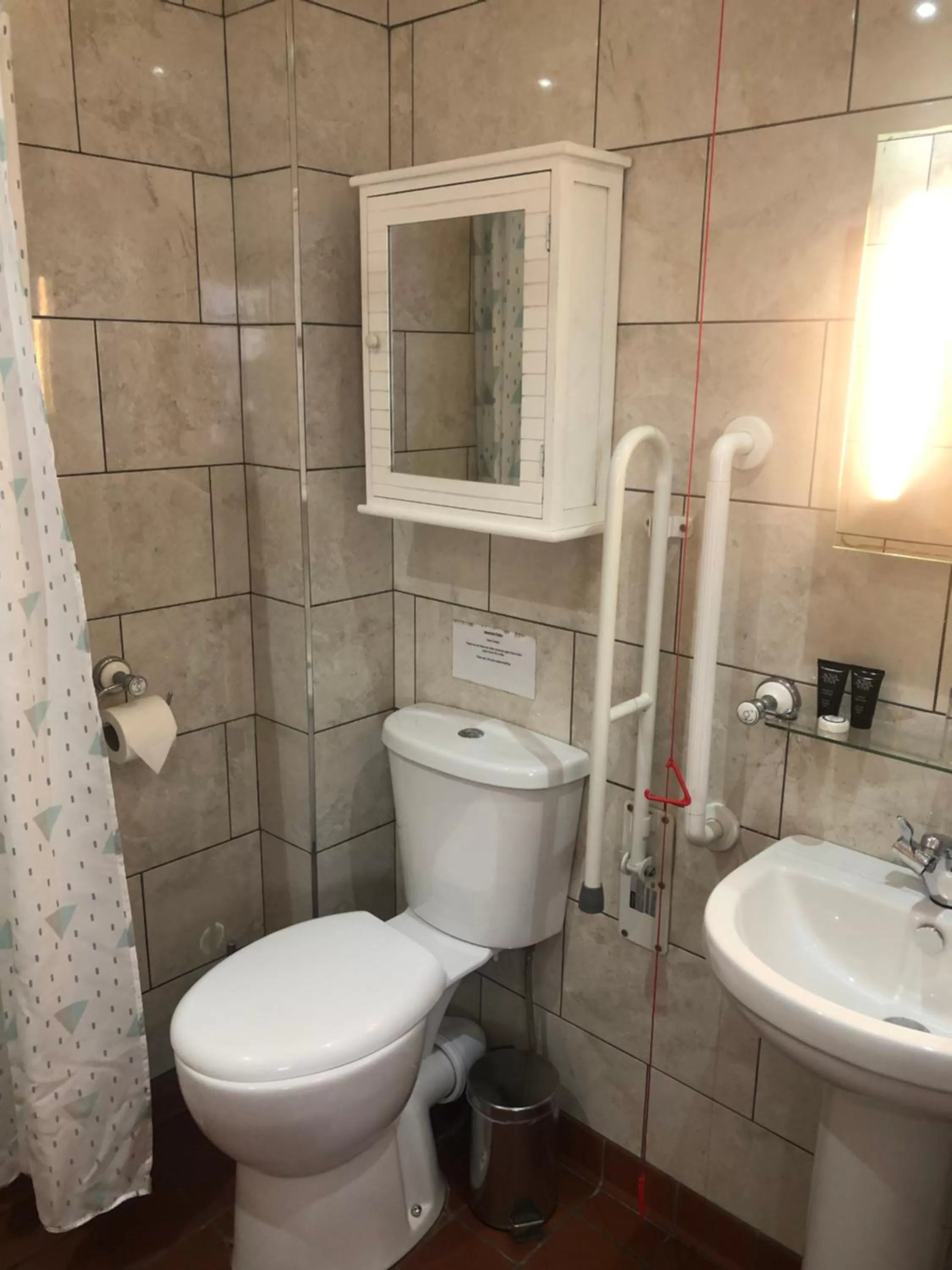 Bathroom in Queen Phillippa