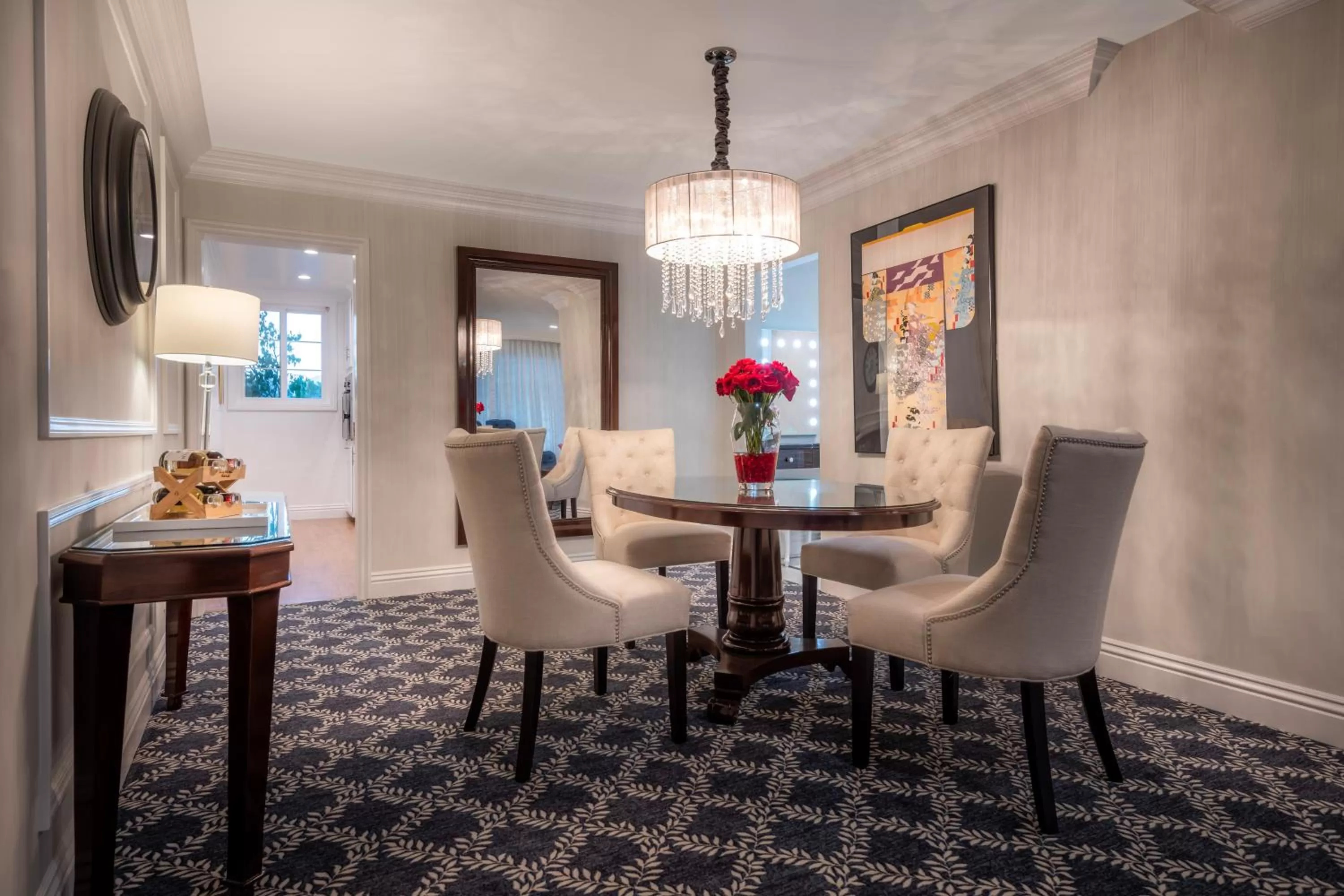 Dining area in Beverly Hills Plaza Hotel & Spa