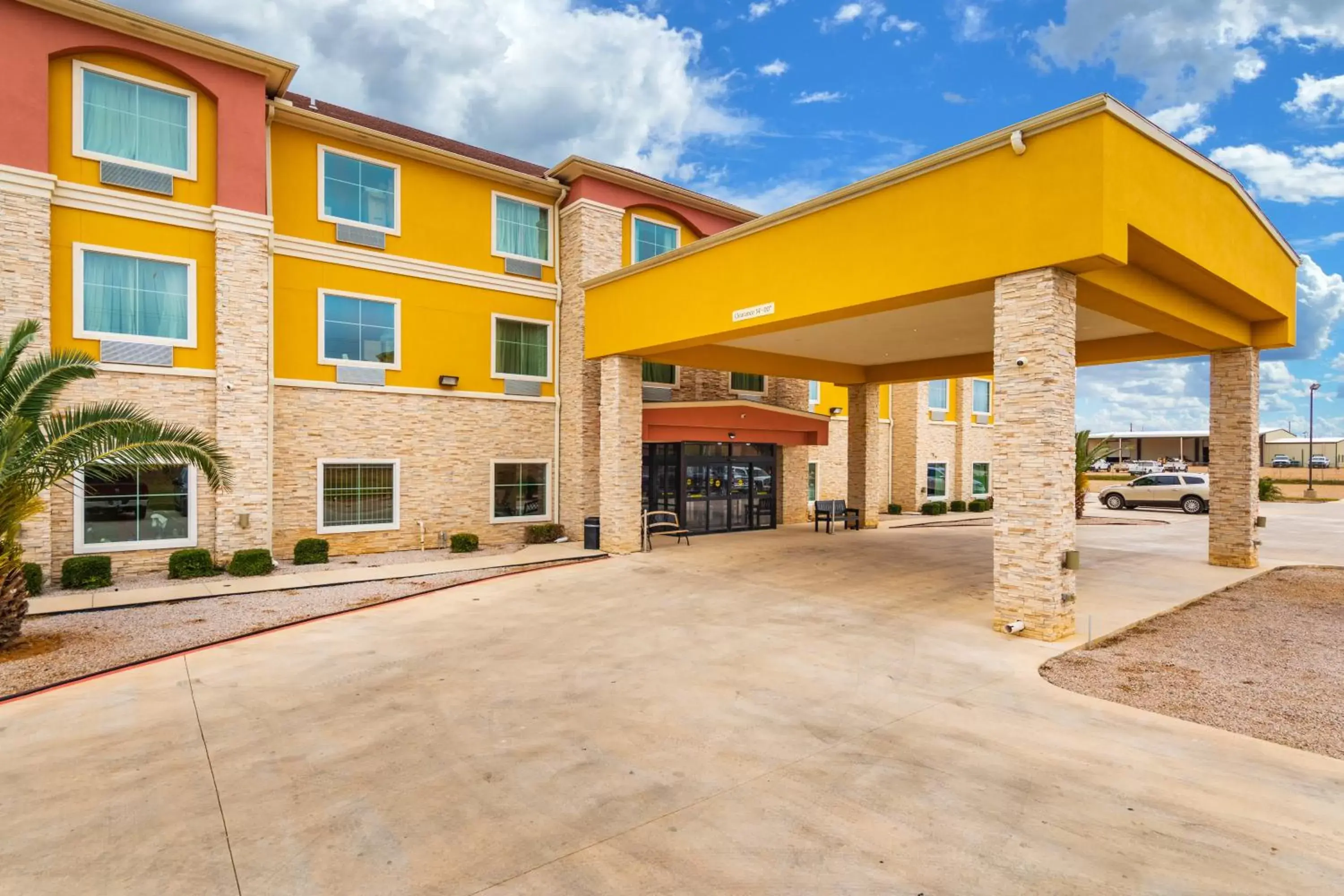 Facade/entrance in Residency Suites