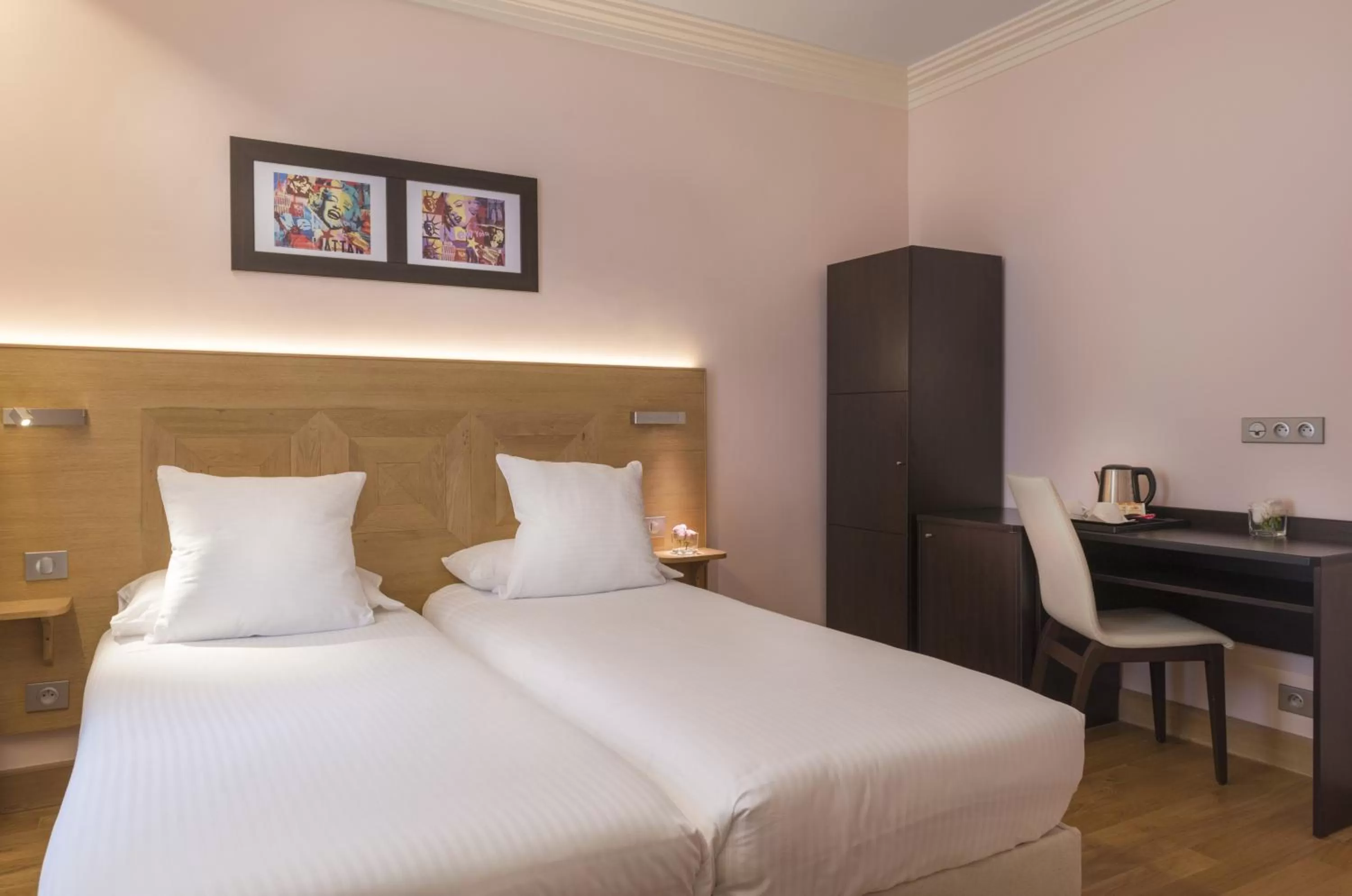 Bed in Hôtel Eiffel XV