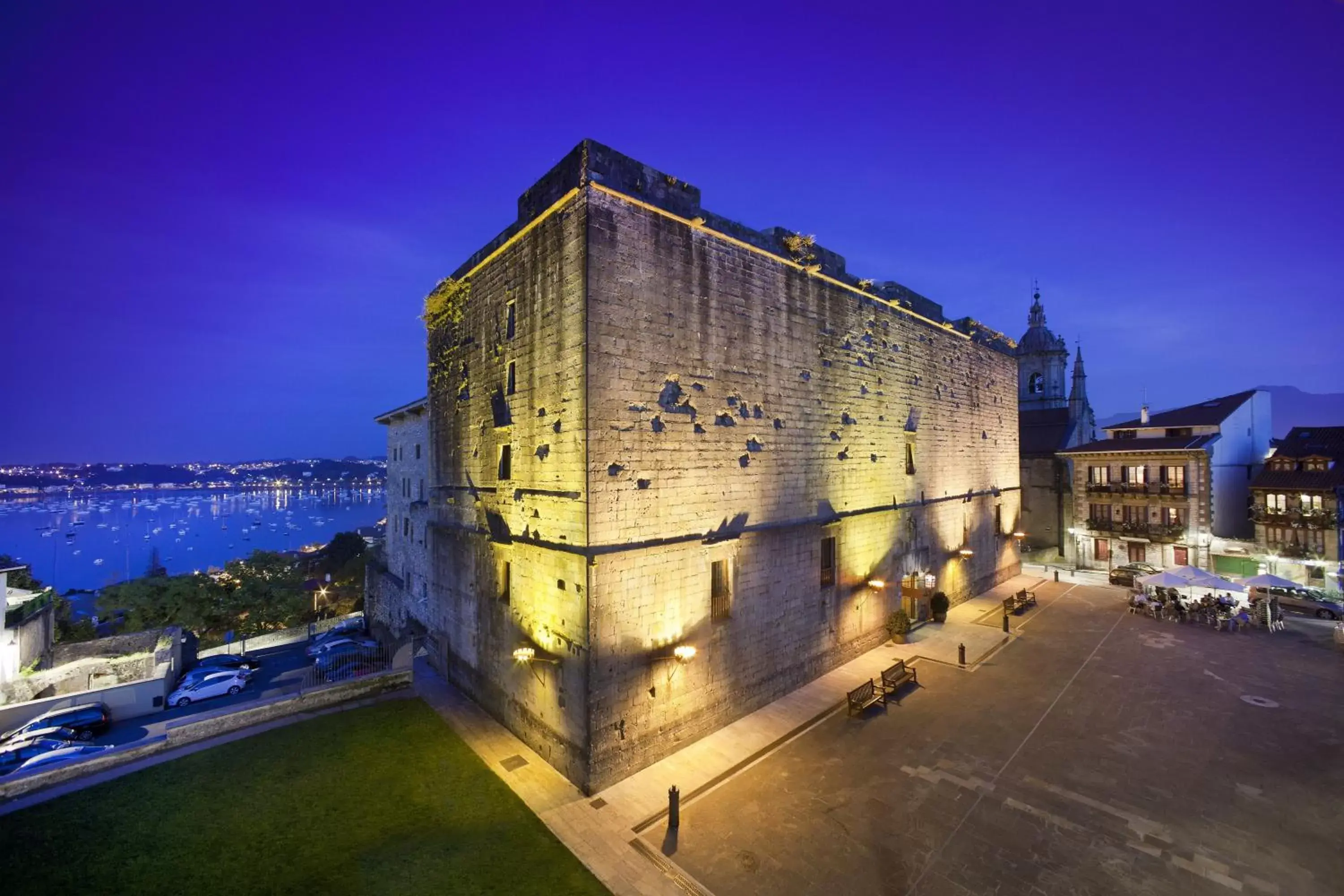 Facade/entrance, Property Building in Parador de Hondarribia