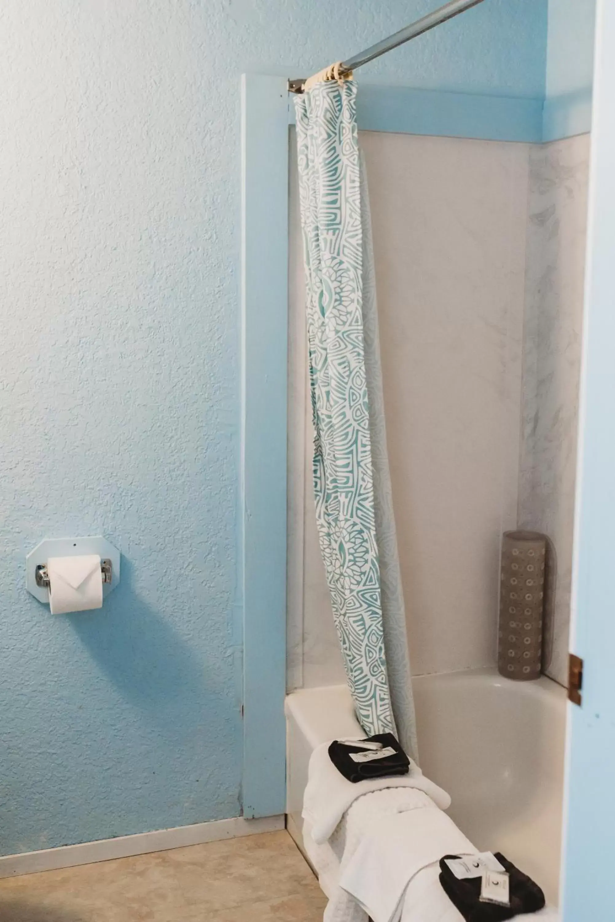 Shower, Bathroom in The Oceanfront Hotel