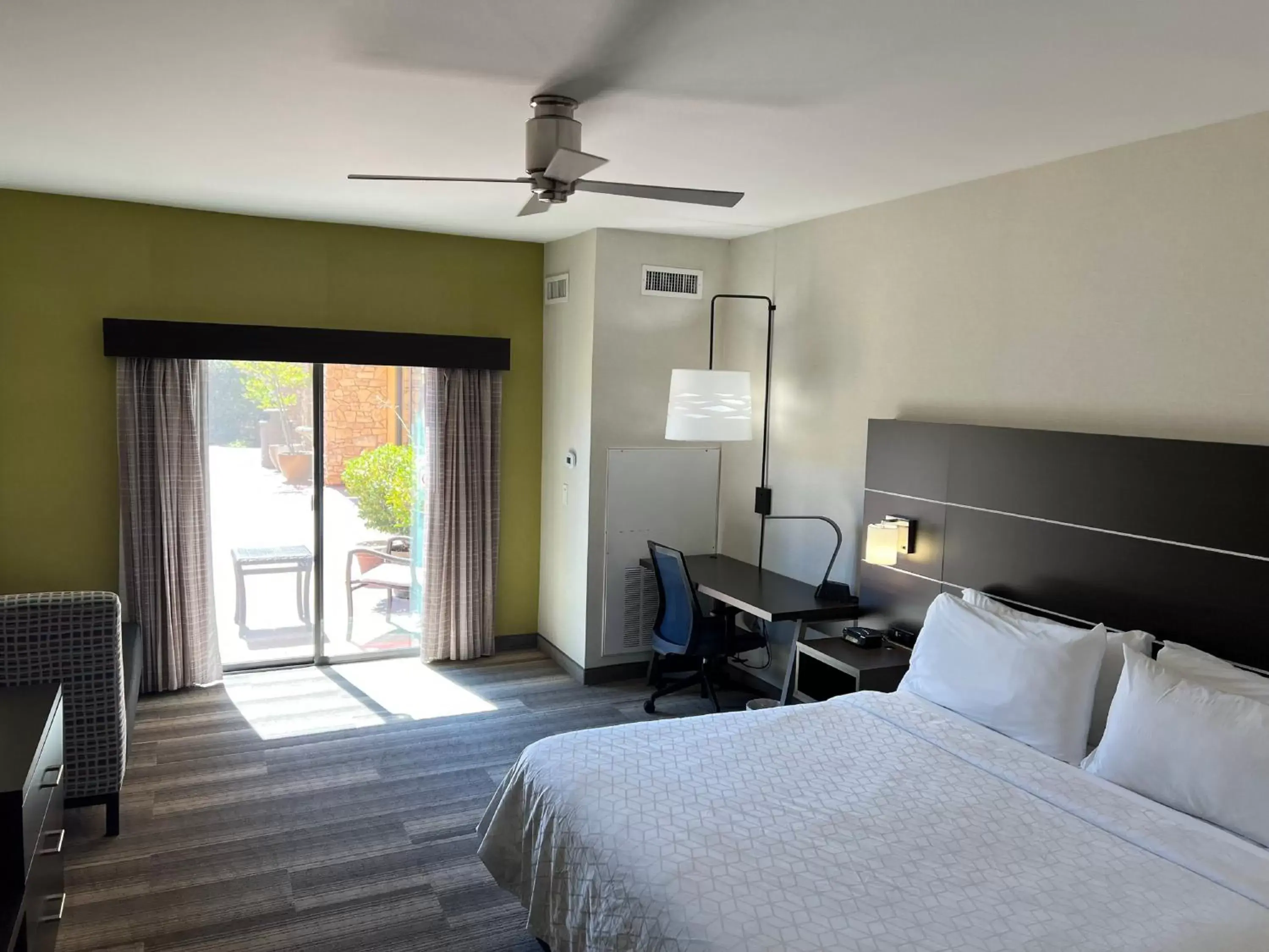 Photo of the whole room, Bed in Holiday Inn Express Hotel & Suites El Dorado Hills, an IHG Hotel