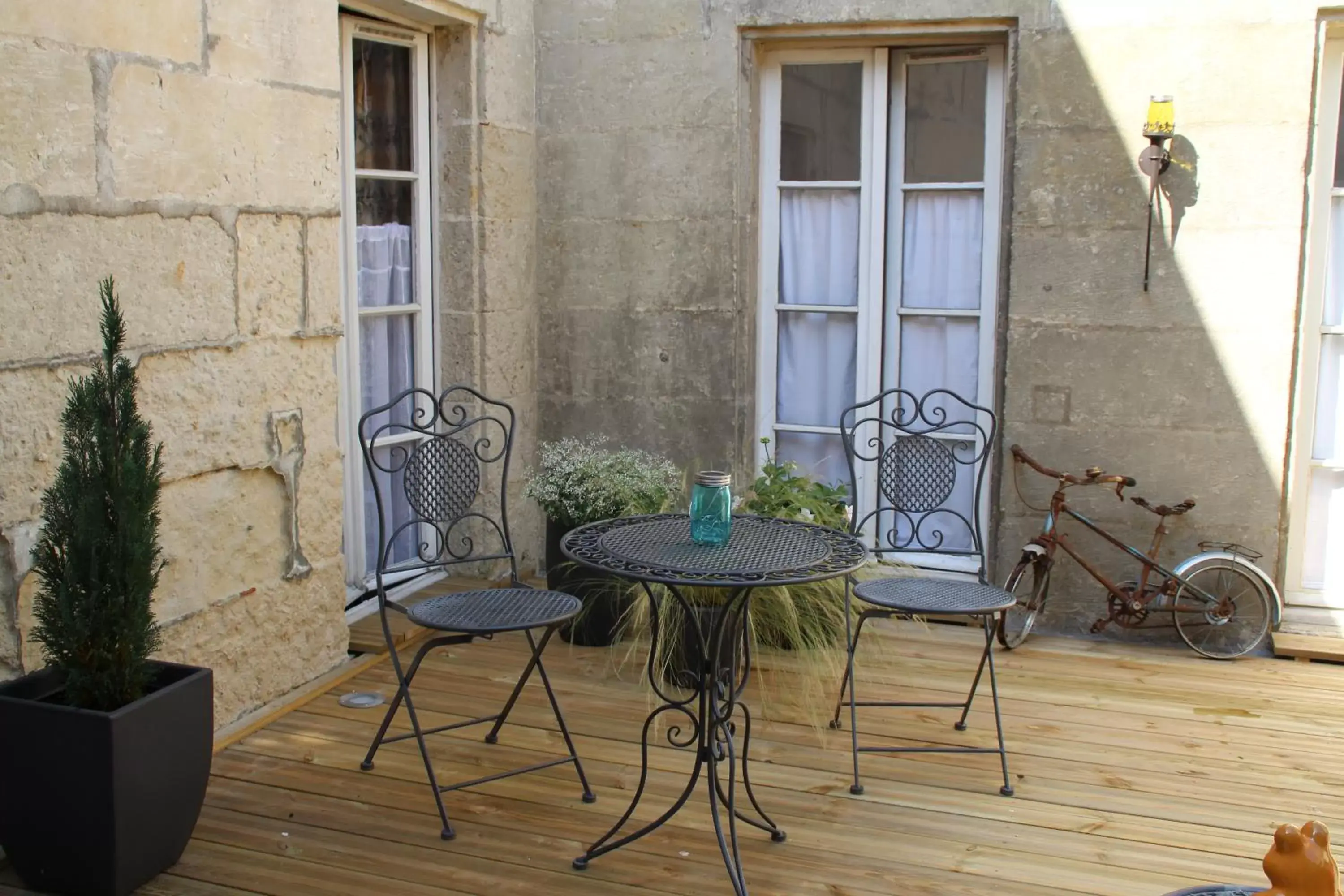 Patio in Une Chambre en Ville