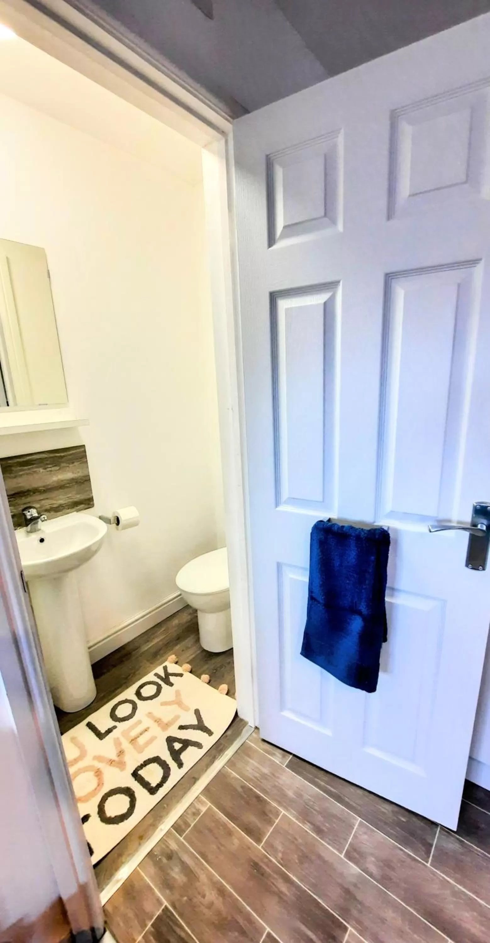 Bathroom, TV/Entertainment Center in Burford Road - Stay. Sleep. Rest.