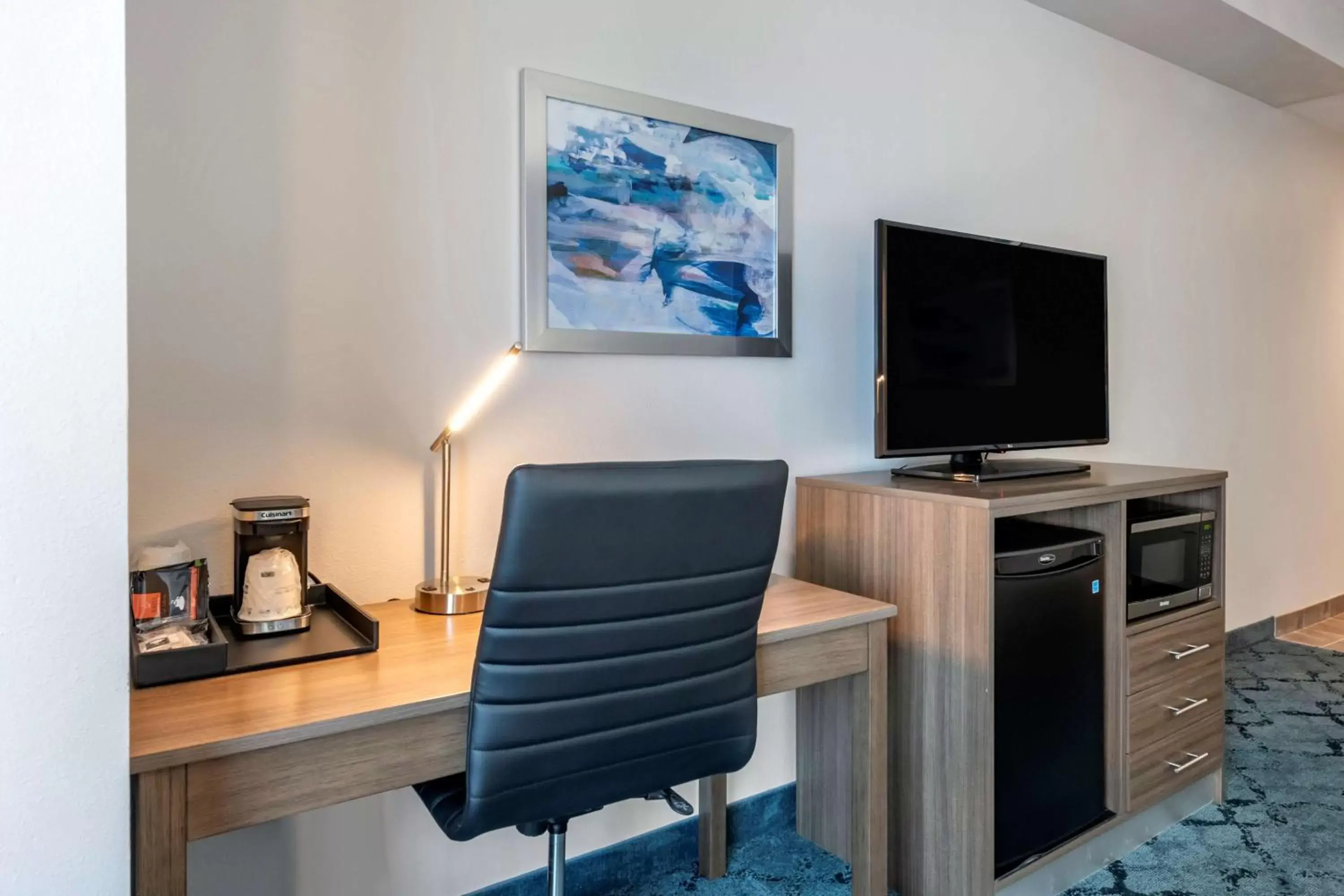 TV and multimedia, TV/Entertainment Center in Best Western Plus Lakeland