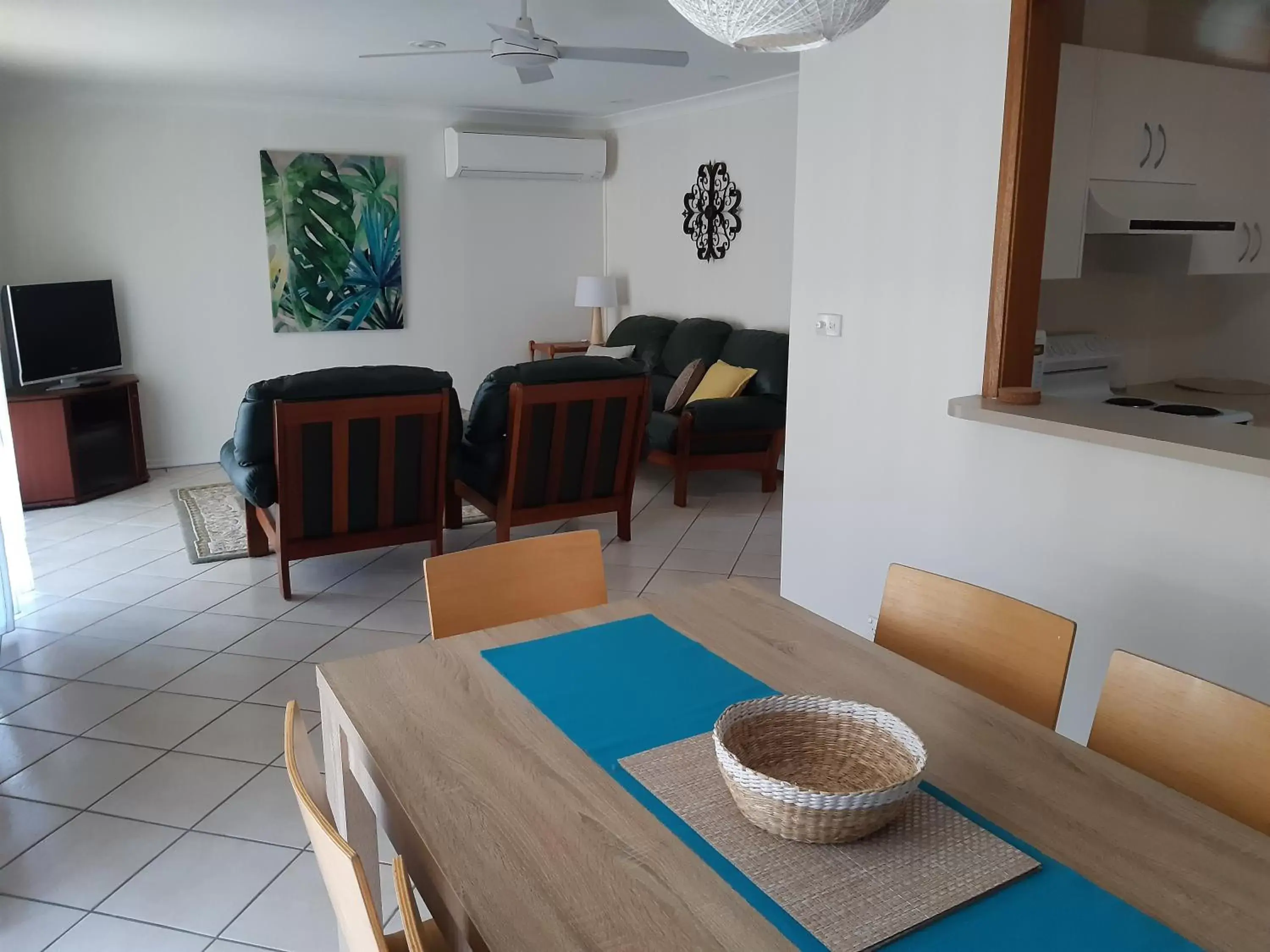 Living room, Seating Area in Dolphins of Mollymook Motel and Fifth Green Apartments